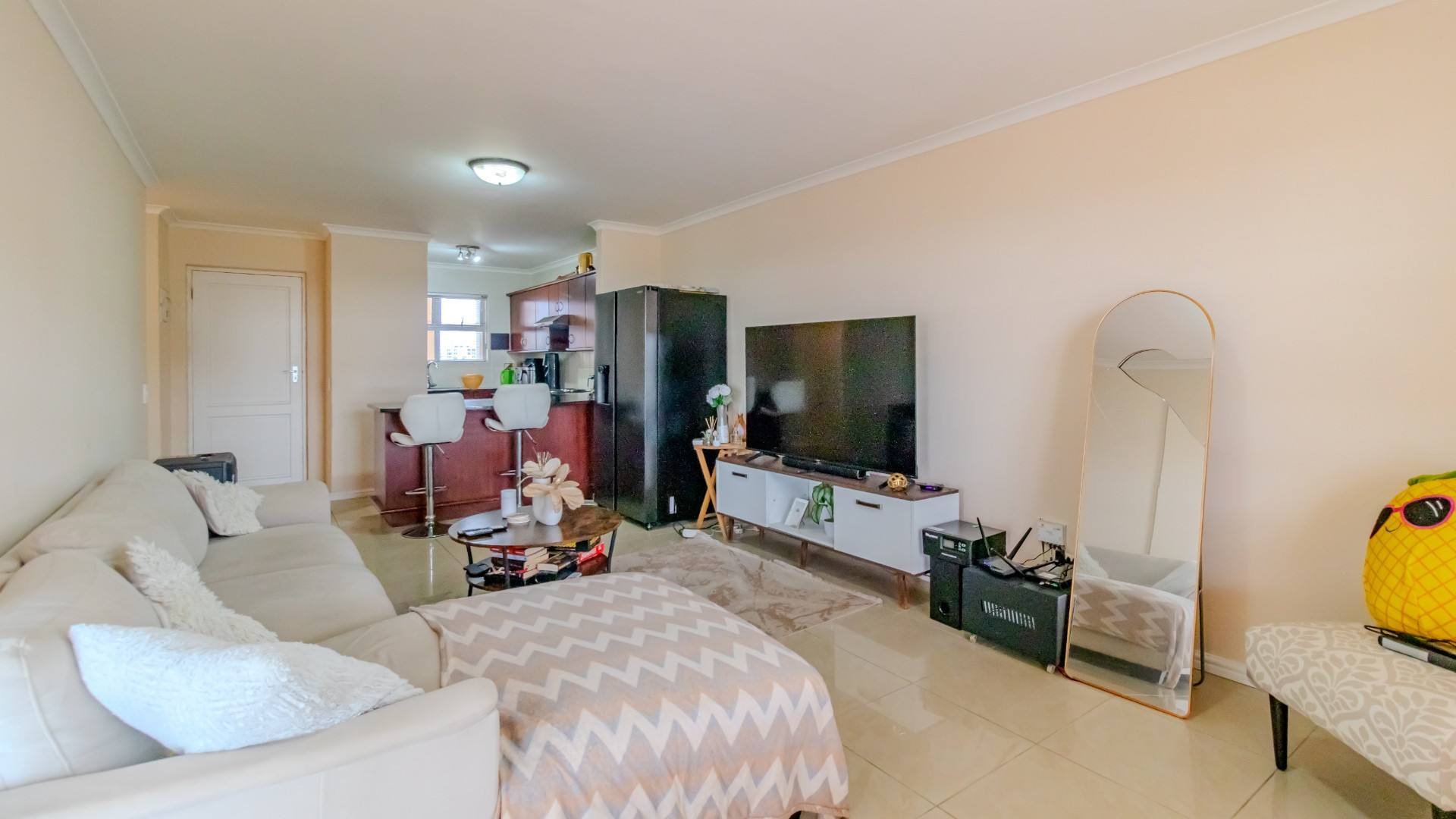 Spacious 2 Bedroom Apartment To Rent in Century City