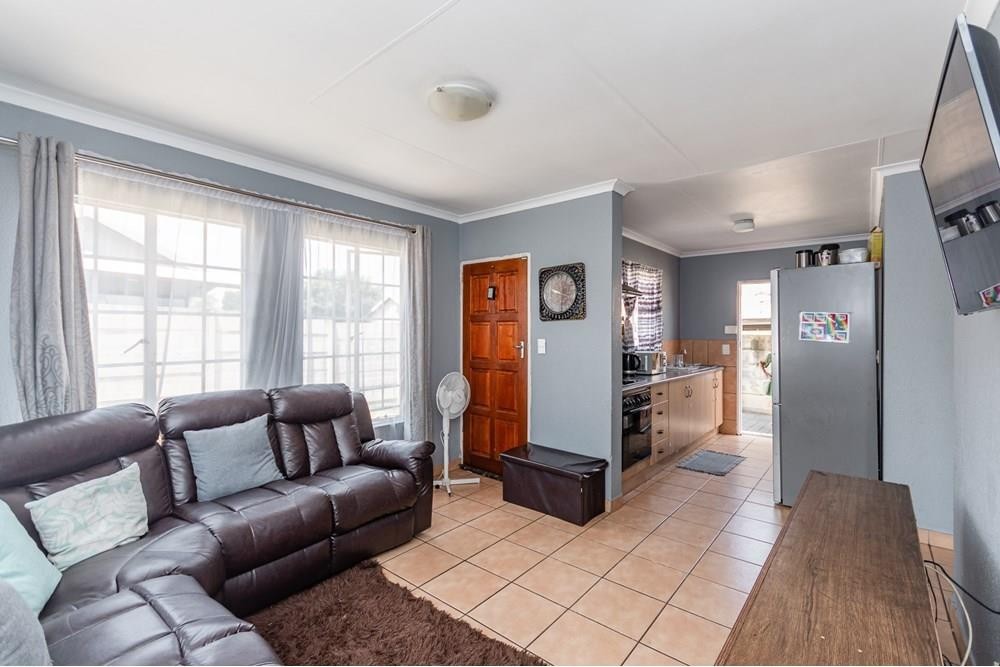 Exclusive 3-Bedroom Cluster Home in Secure Estate | Ideal for Professionals