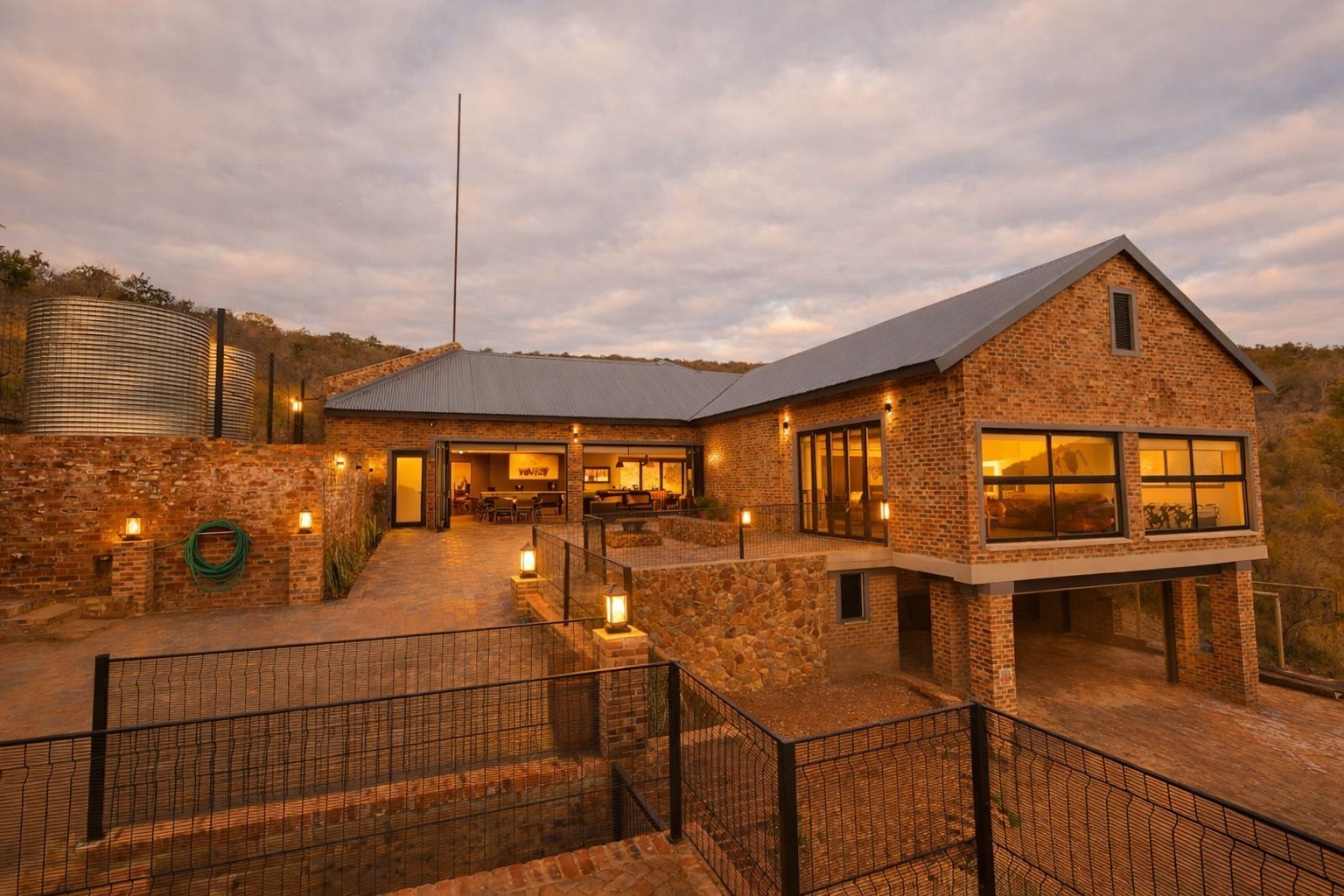 Luxury 4 Bedroom Safari Lodge in Mabalingwe Big 5 Game Reserve