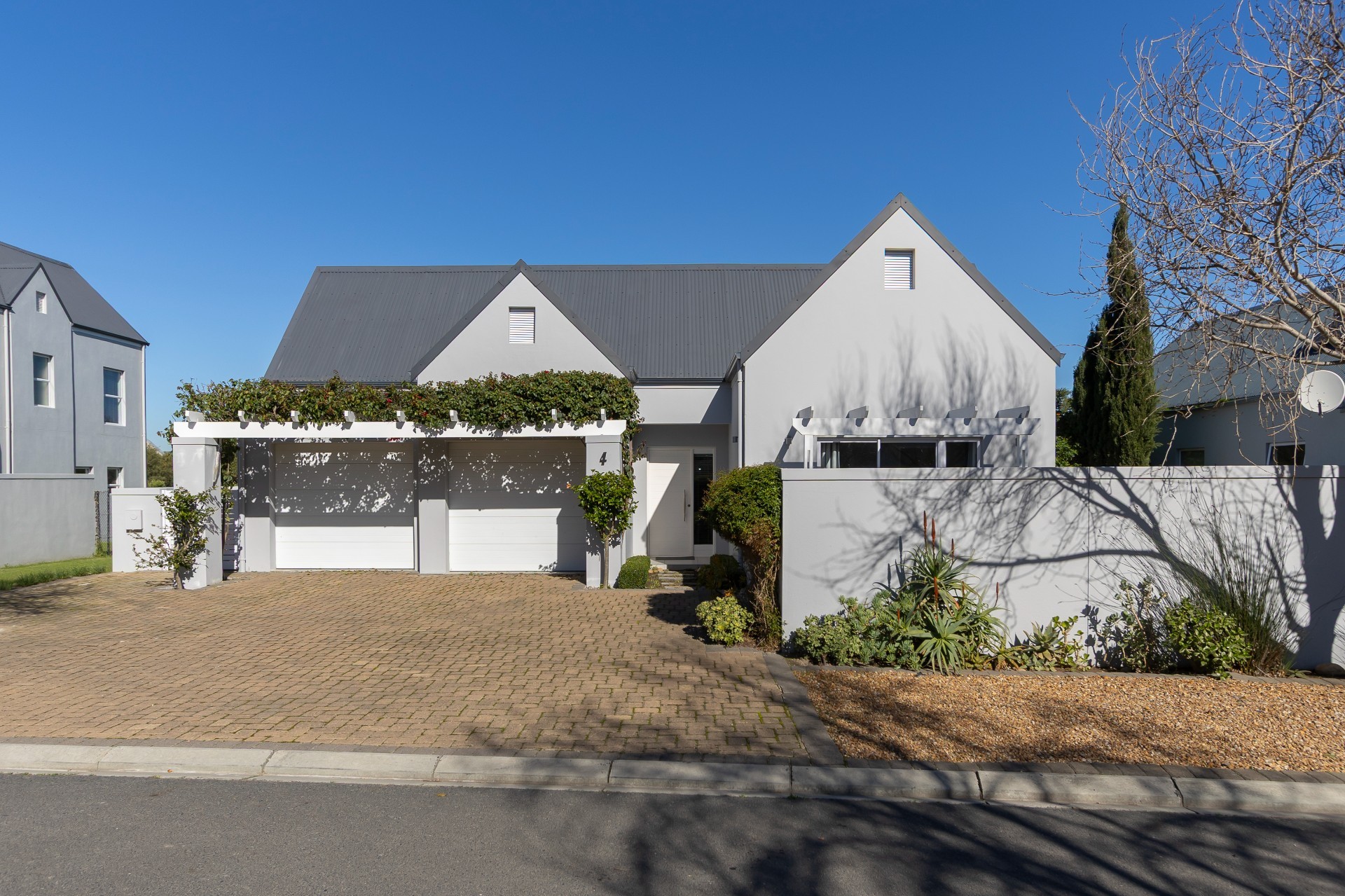 3 Bedroom 3 Bathroom Home in Dewijnlanden For sale
