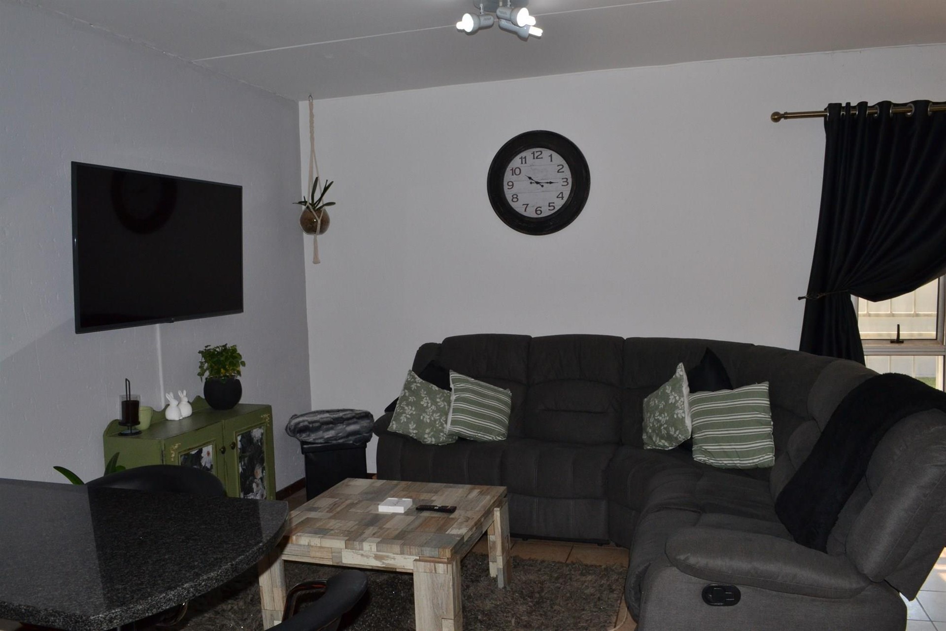 Stunning 2 Bedroom 2 Bathroom Duplex Townhouse in Aloe Place to Rent