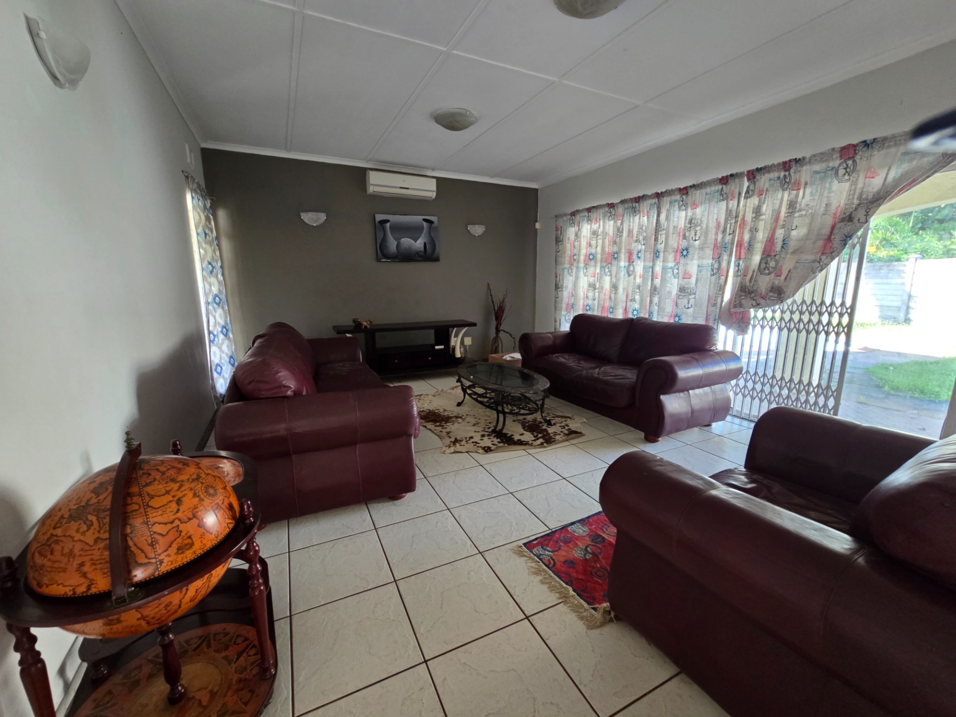Loads of possibilities in this Meerensee home