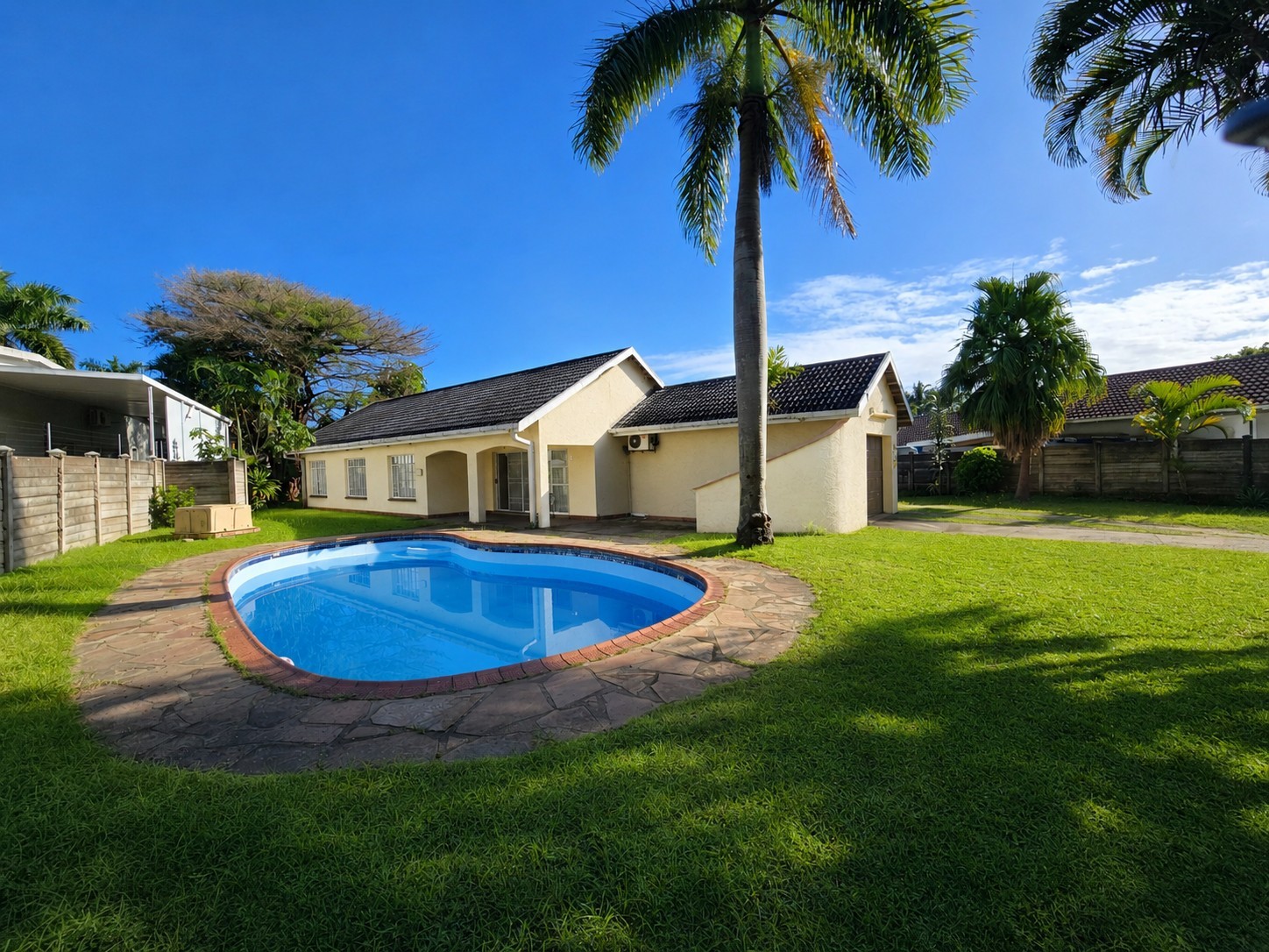 Loads of possibilities in this Meerensee home