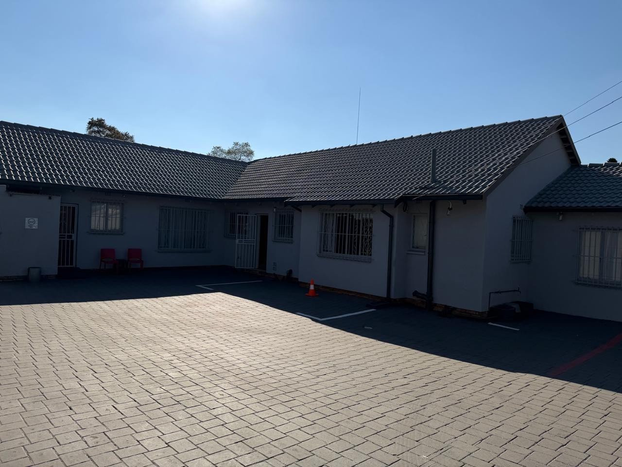 Fully furnished Cottage To Rent in Noordwyk, Midrand