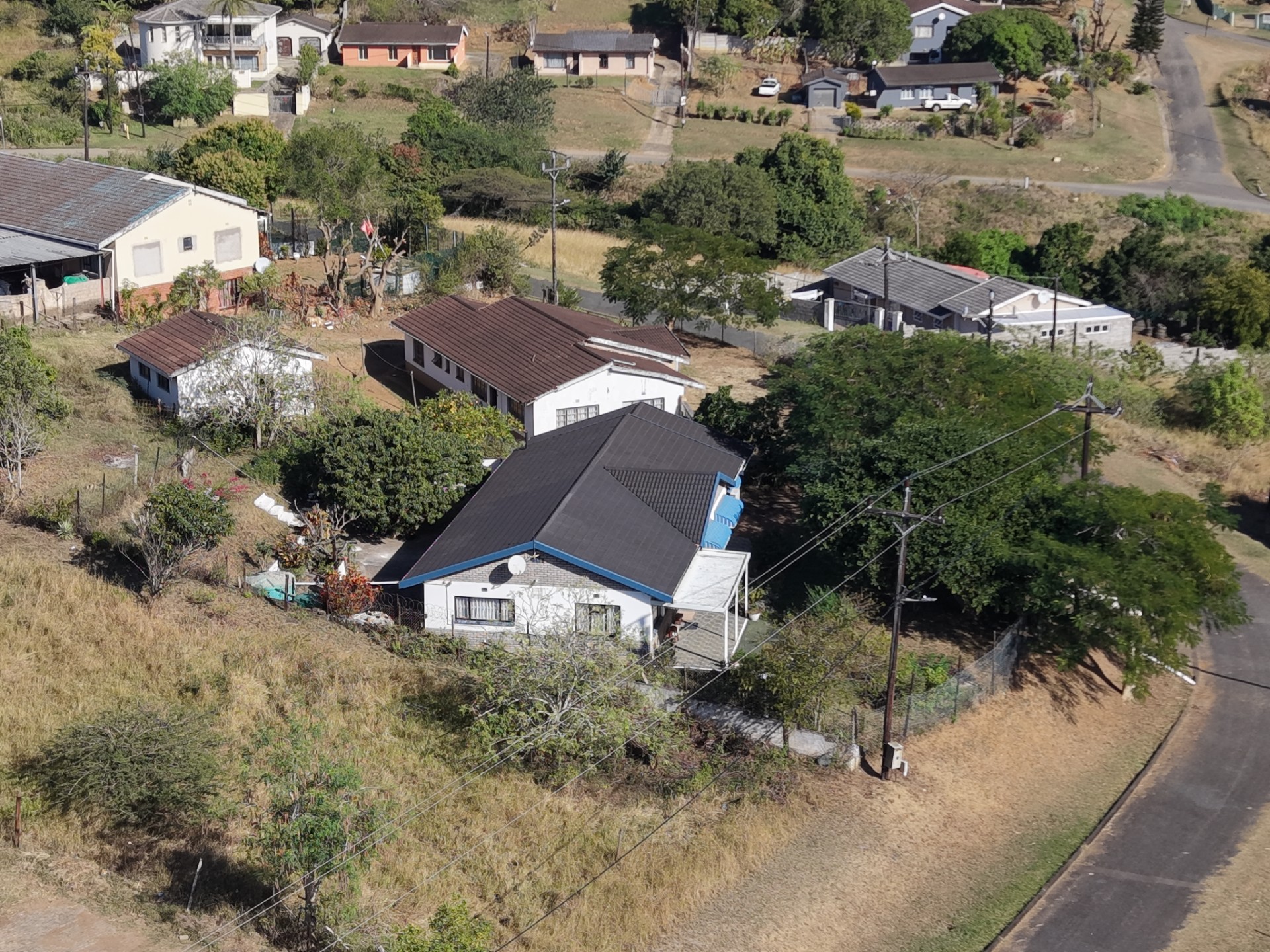 SPACIOUS SECURE FAMILY HOME CLOSE TO AMENITIES