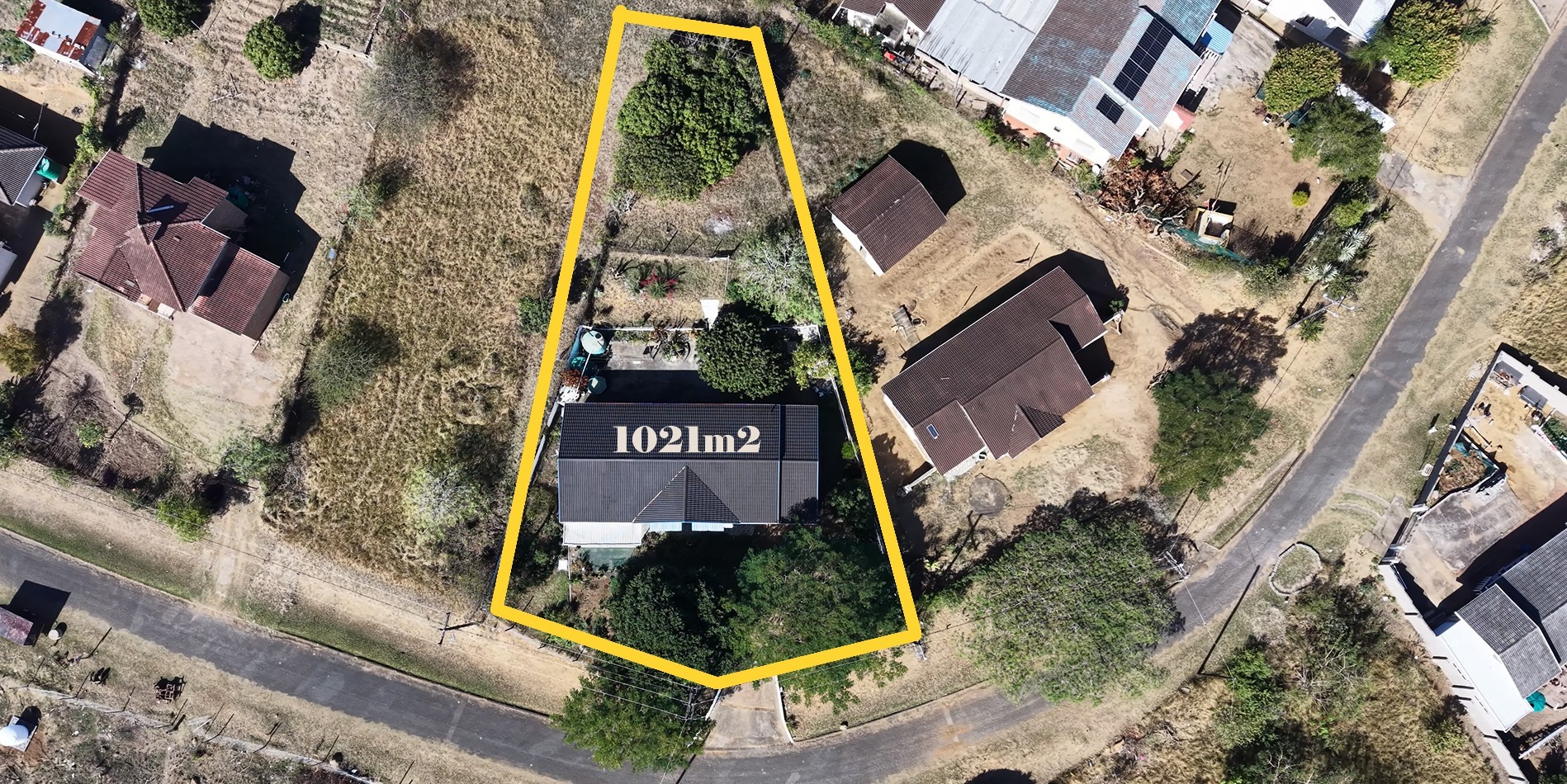 SPACIOUS SECURE FAMILY HOME CLOSE TO AMENITIES