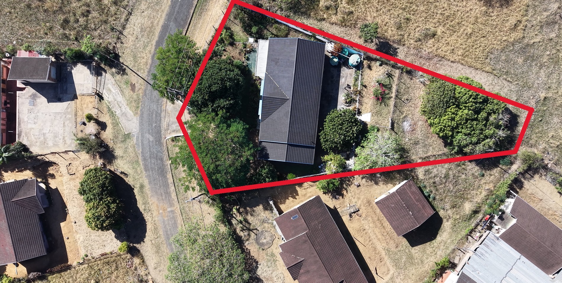 SPACIOUS SECURE FAMILY HOME CLOSE TO AMENITIES