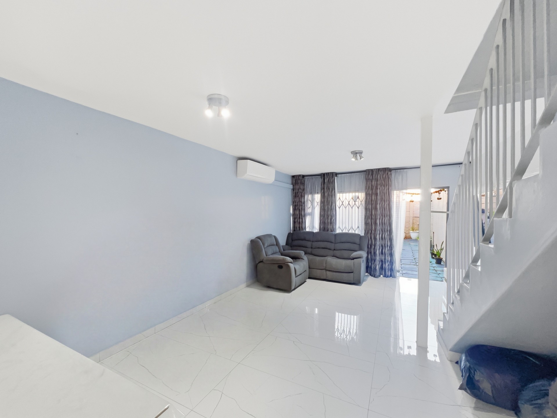 3 Bedroom Townhouse For Sale in Bluff, Durban, KwaZulu-Natal