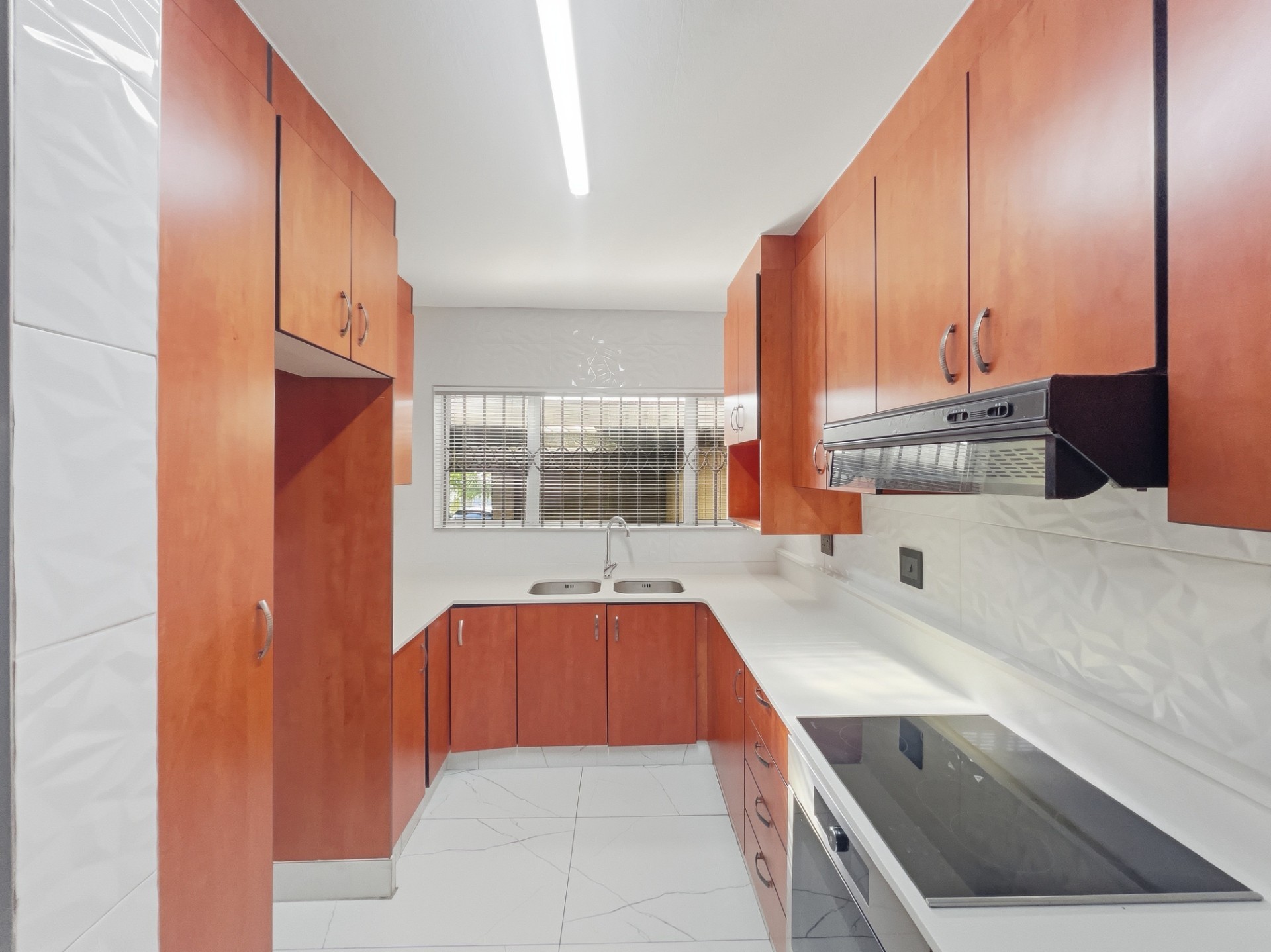 3 Bedroom Townhouse For Sale in Bluff, Durban, KwaZulu-Natal