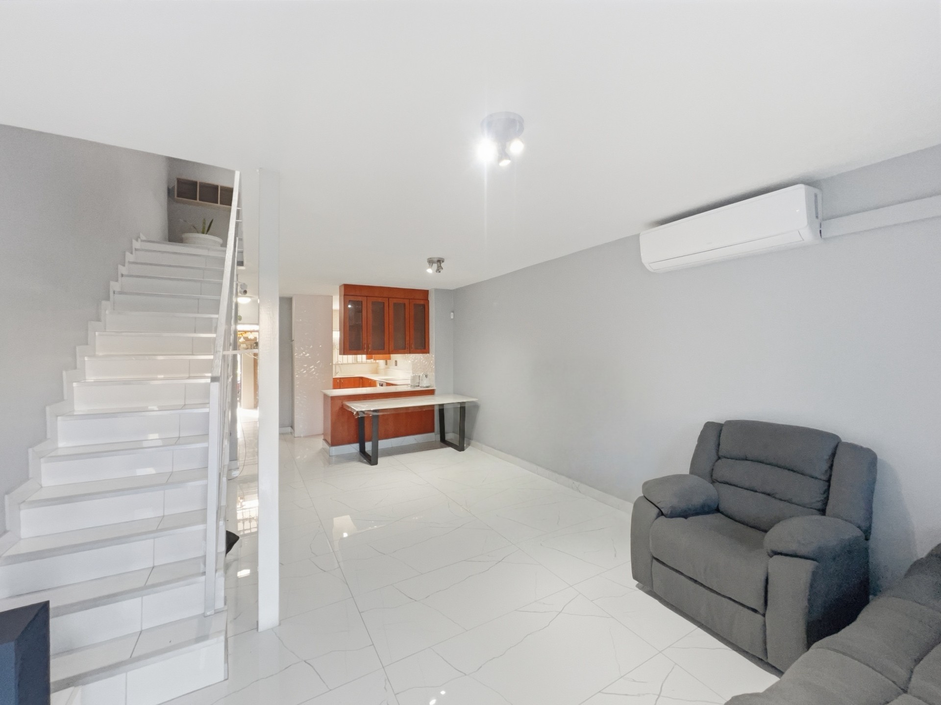 3 Bedroom Townhouse For Sale in Bluff, Durban, KwaZulu-Natal