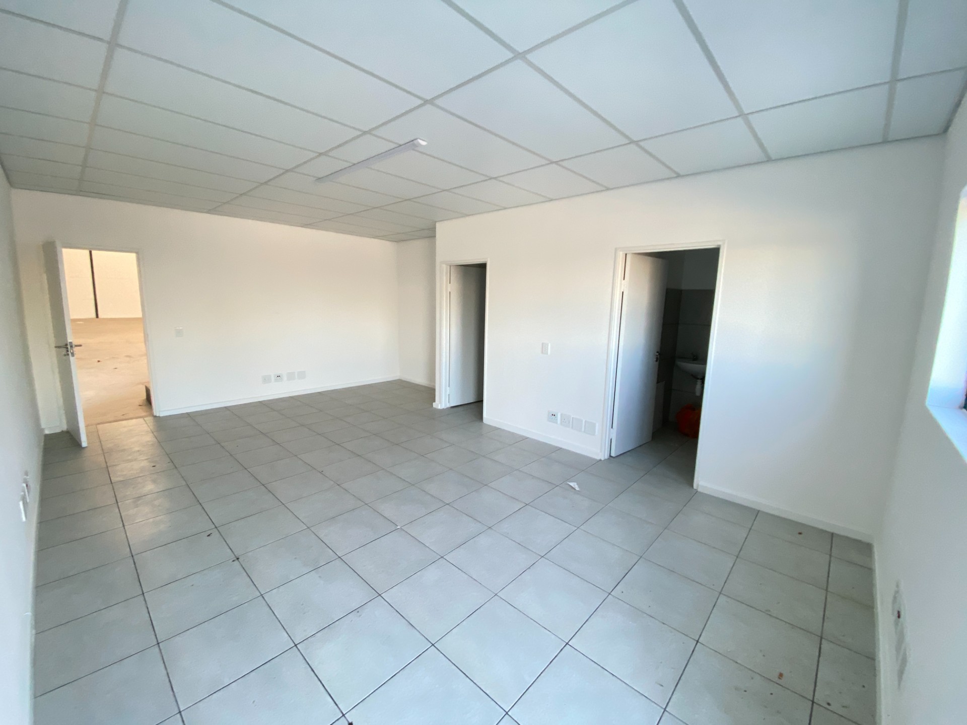 Neat and Secure 420m² Warehouse To Let in Rivergate Industrial, Cape Town