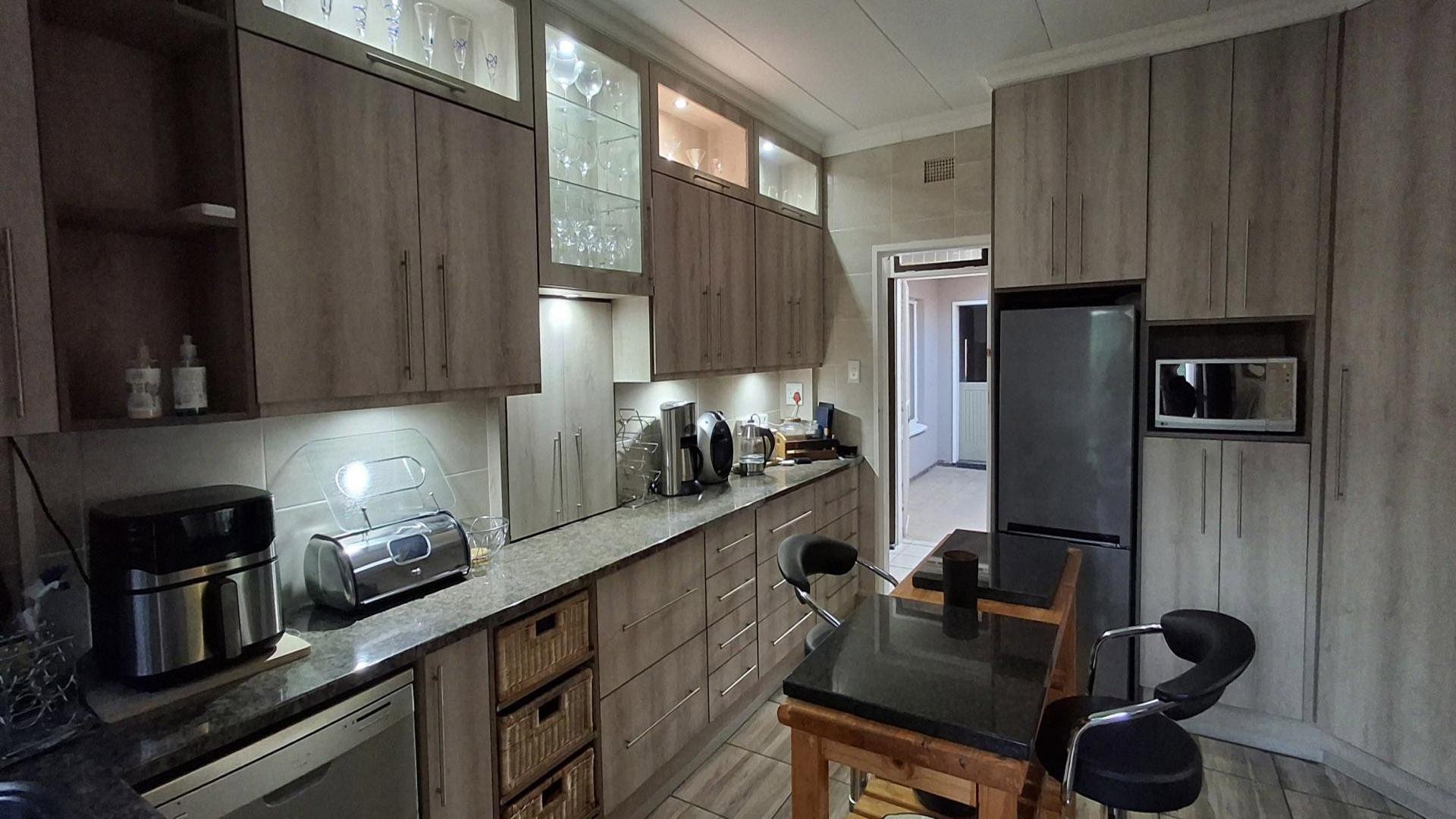 3-Bedroom Family Home with Pool and Garden in Generaal De Wet