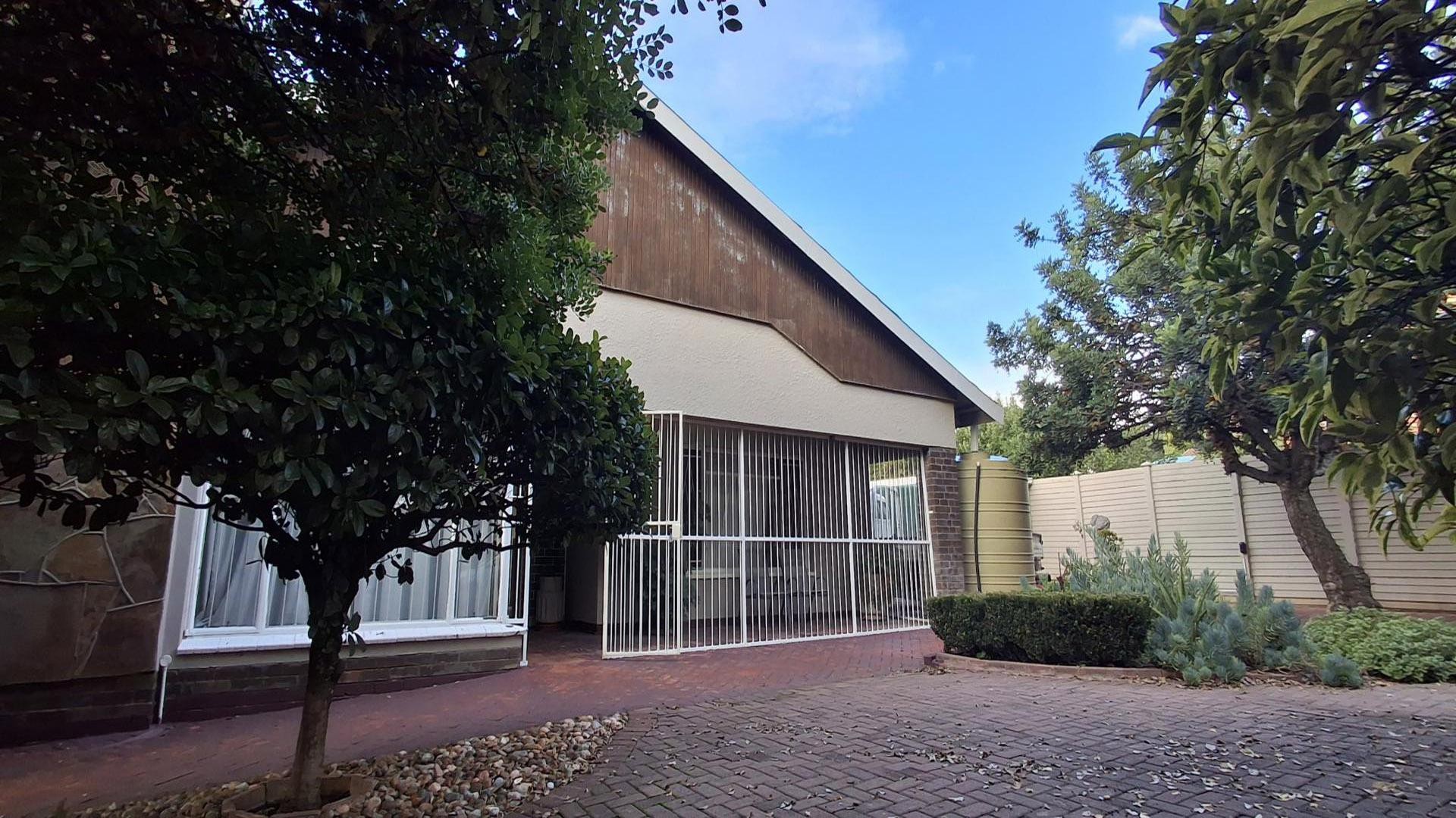 3-Bedroom Family Home with Pool and Garden in Generaal De Wet