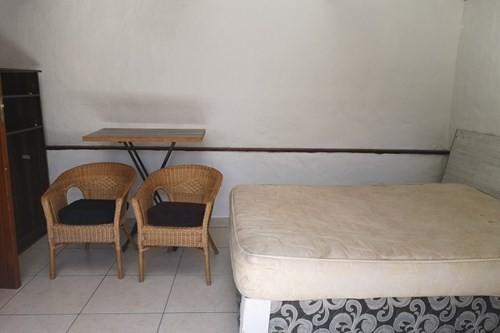 Bachelor Flat to Rent in Richmond Hill