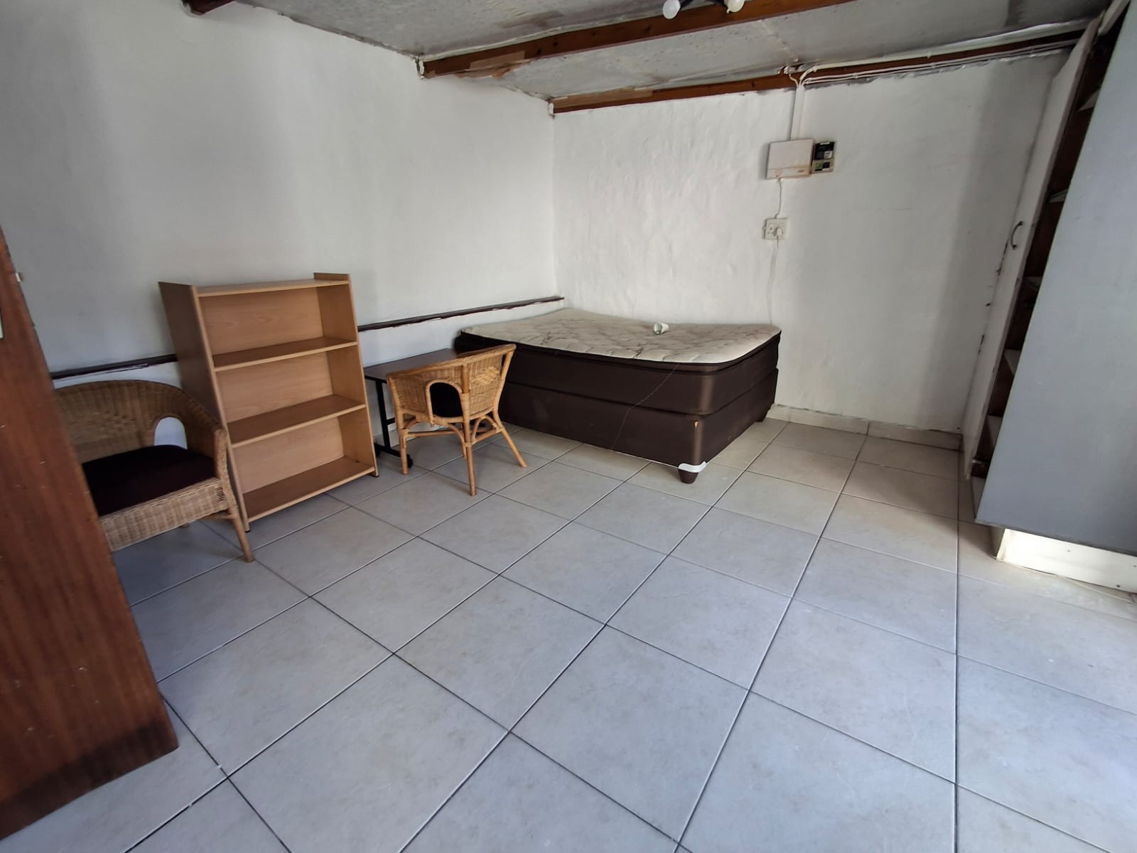 Bachelor Flat to Rent in Richmond Hill