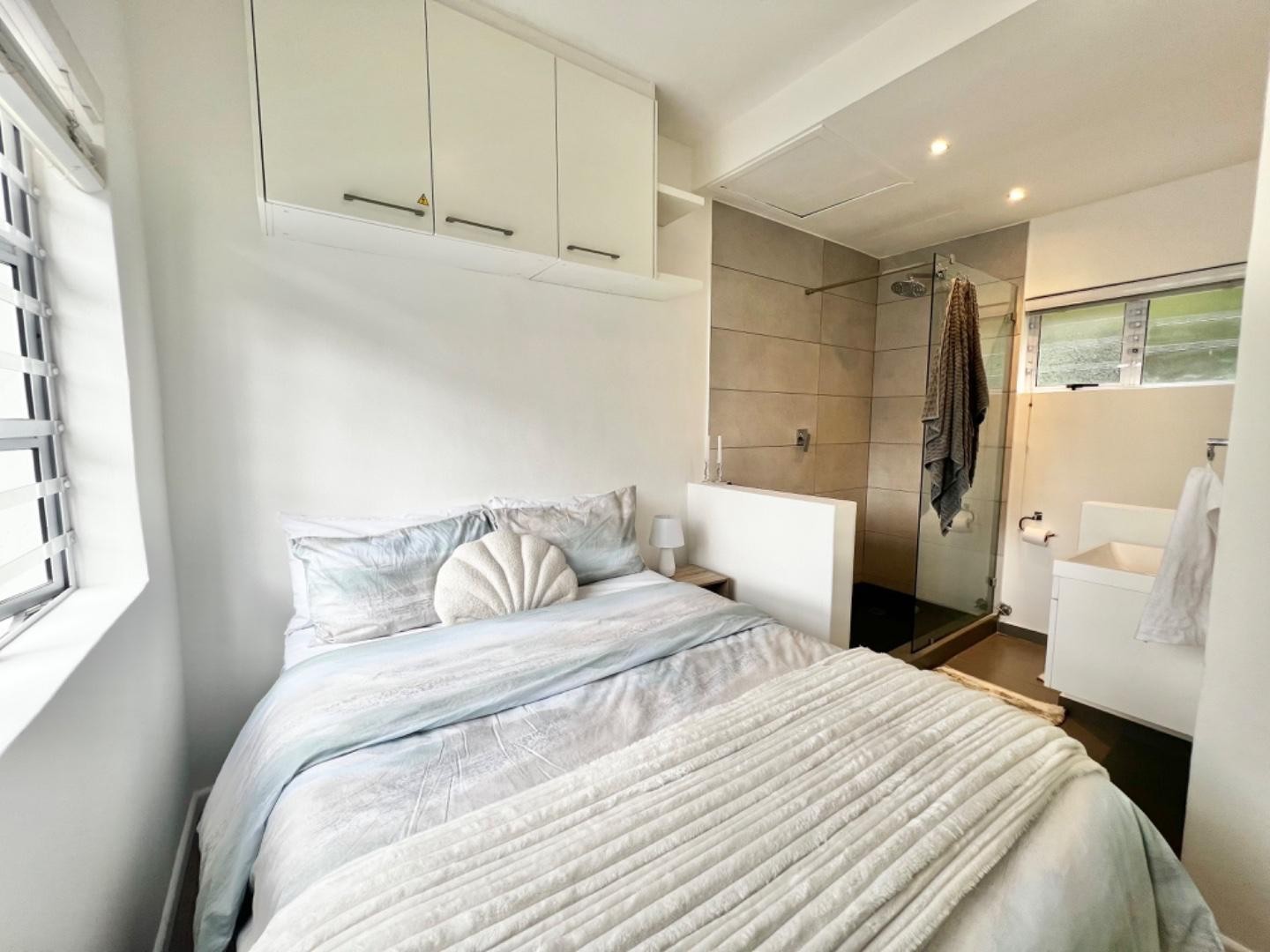 Fully Furnished 1-Bedroom Apartment to Rent in Green Point