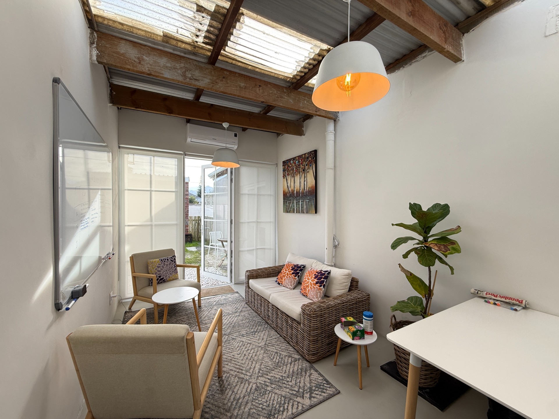 1 - 2 bedroom shared entrance flat in Meadowridge