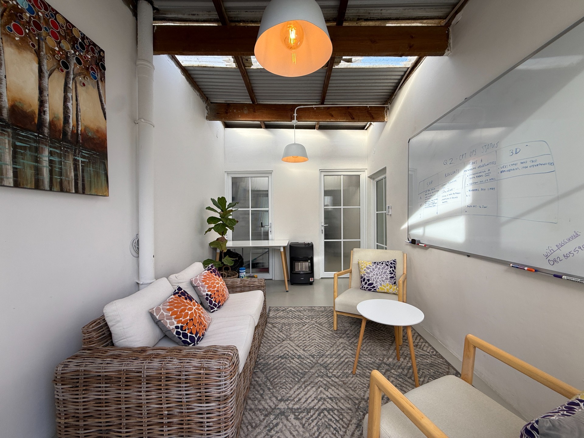 1 - 2 bedroom shared entrance flat in Meadowridge