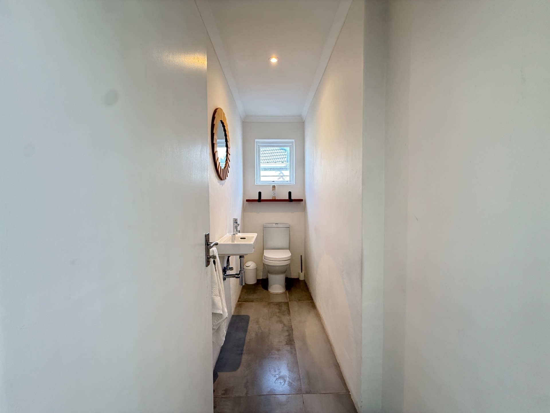 1 - 2 bedroom shared entrance flat in Meadowridge
