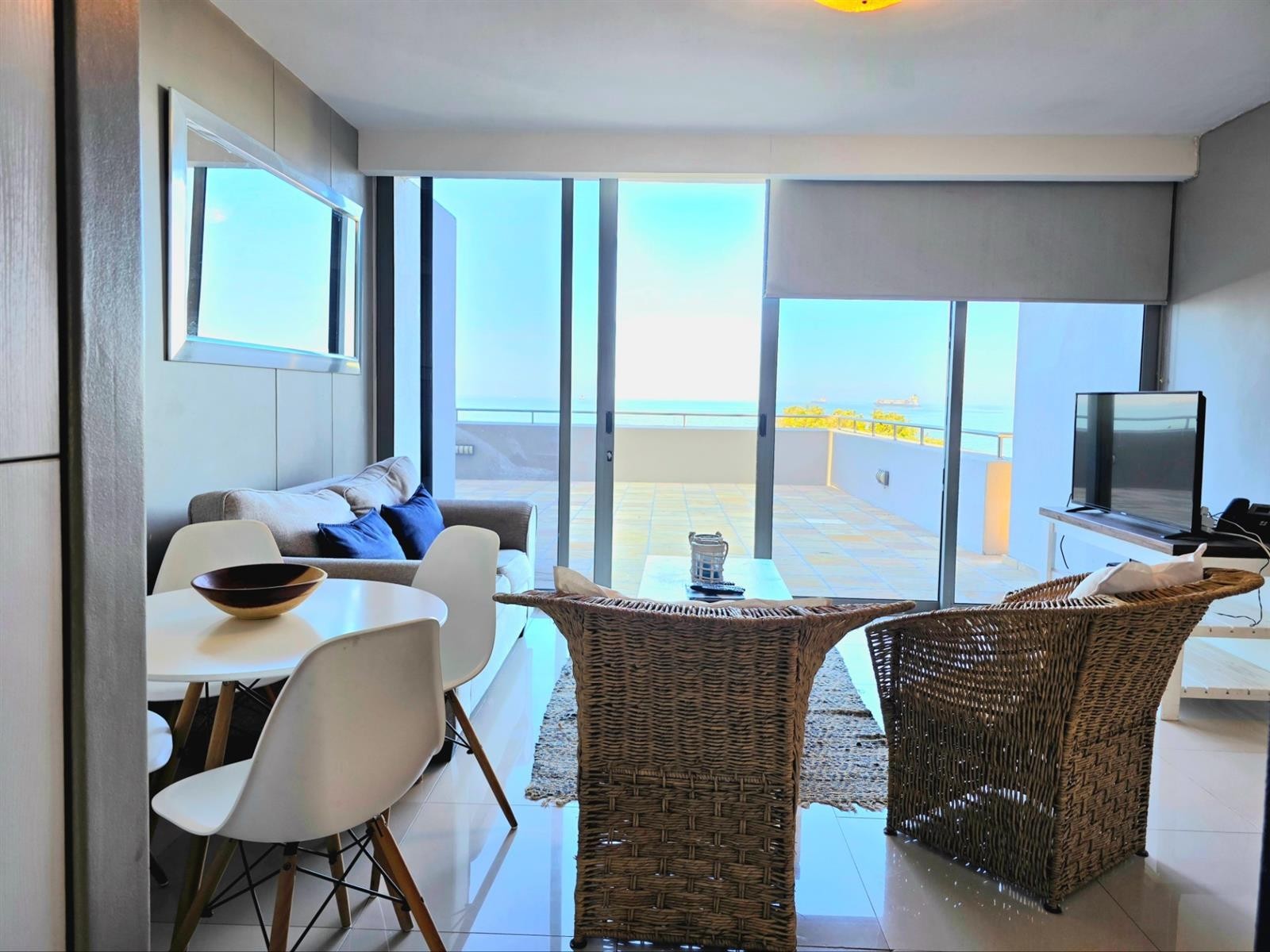 2 BED FULLY FURNISHED BEACHFRONT APARTMENT