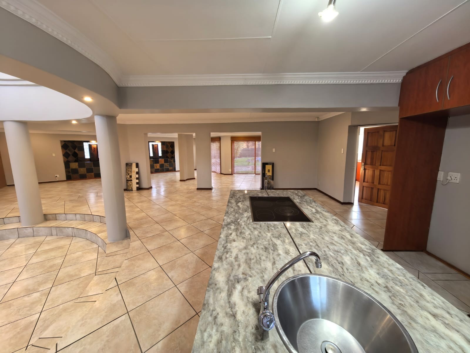 Your Dream 5 Bedroom, 5 Bathroom Oasis Awaits in Roylglen Gardens, Kimberley