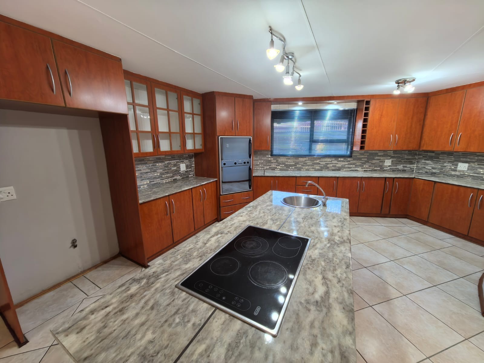 Your Dream 5 Bedroom, 5 Bathroom Oasis Awaits in Roylglen Gardens, Kimberley