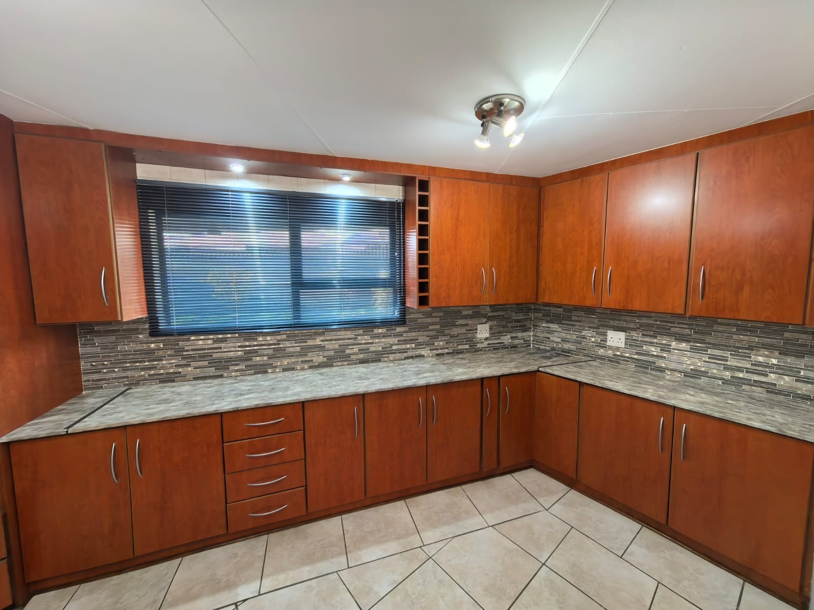 Your Dream 5 Bedroom, 5 Bathroom Oasis Awaits in Roylglen Gardens, Kimberley