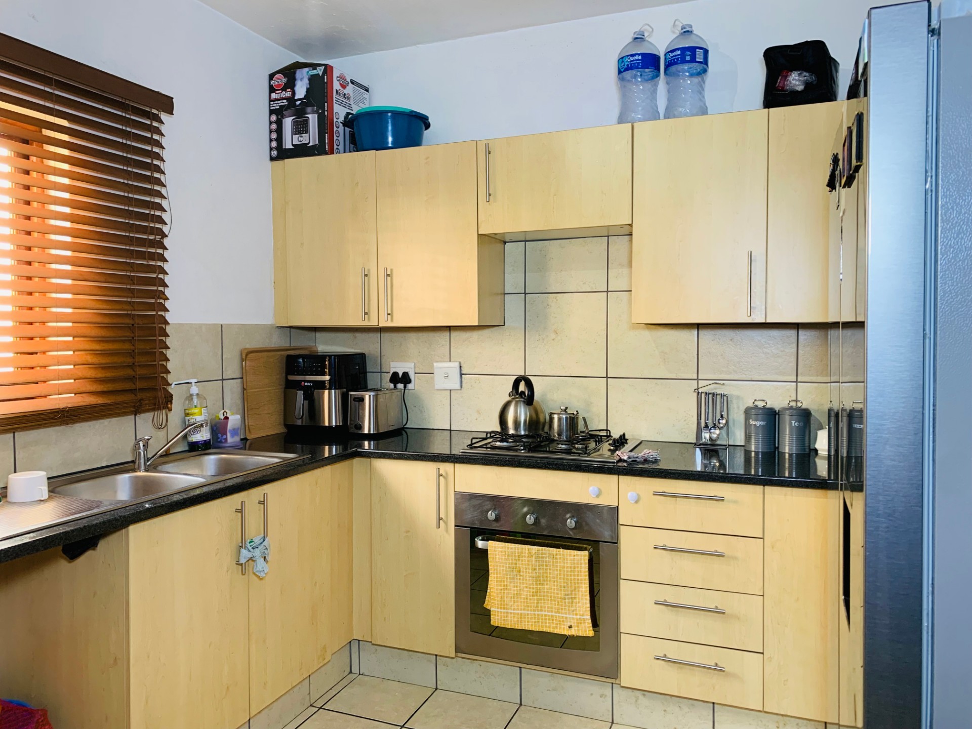 3 bedroom, 2 Bathroom For Sale in Theresapark, Akasia