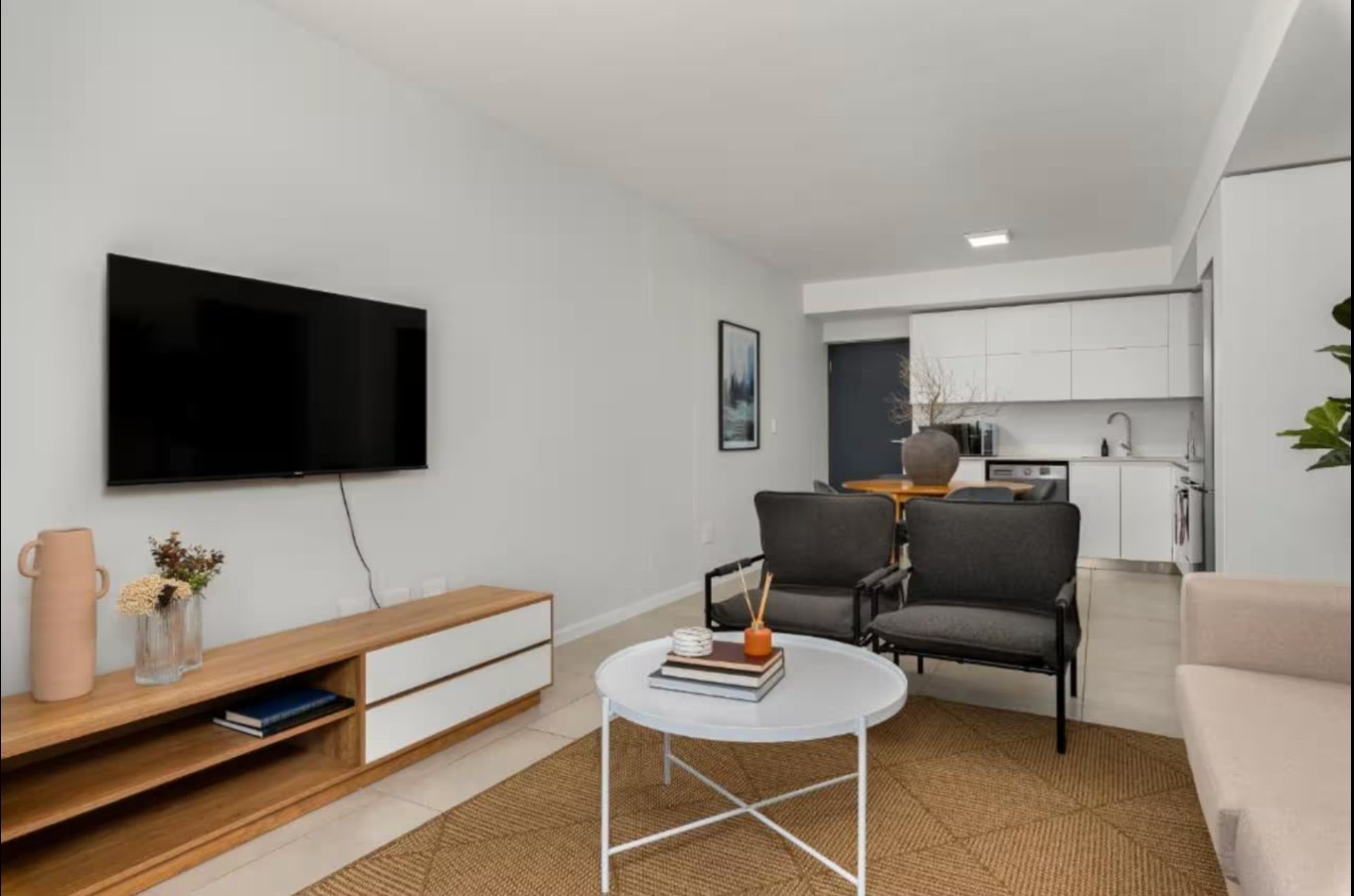 Stylish Furnished 2-Bed Apartment in Secure Waves Edge Complex, Close to the Beach