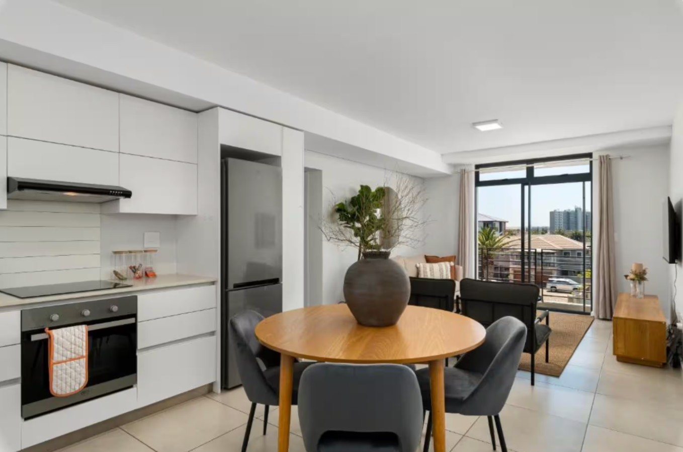 Stylish Furnished 2-Bed Apartment in Secure Waves Edge Complex, Close to the Beach