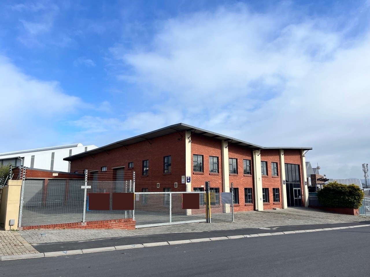 1,067m² Warehouse, Office Facility TO LET | Everite Industrial | Brackenfell