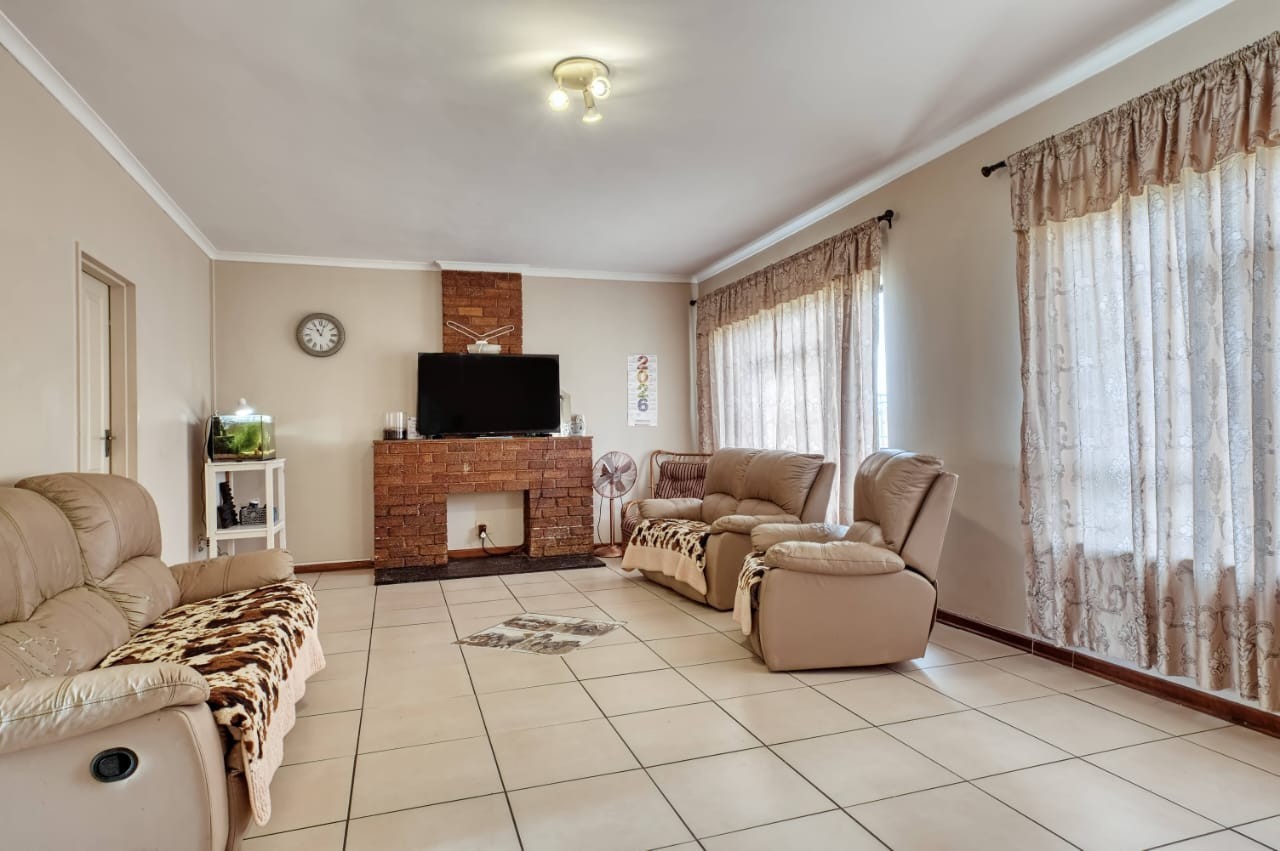 House for sale in Rowallan Park, Port Elizabeth, 744 m²