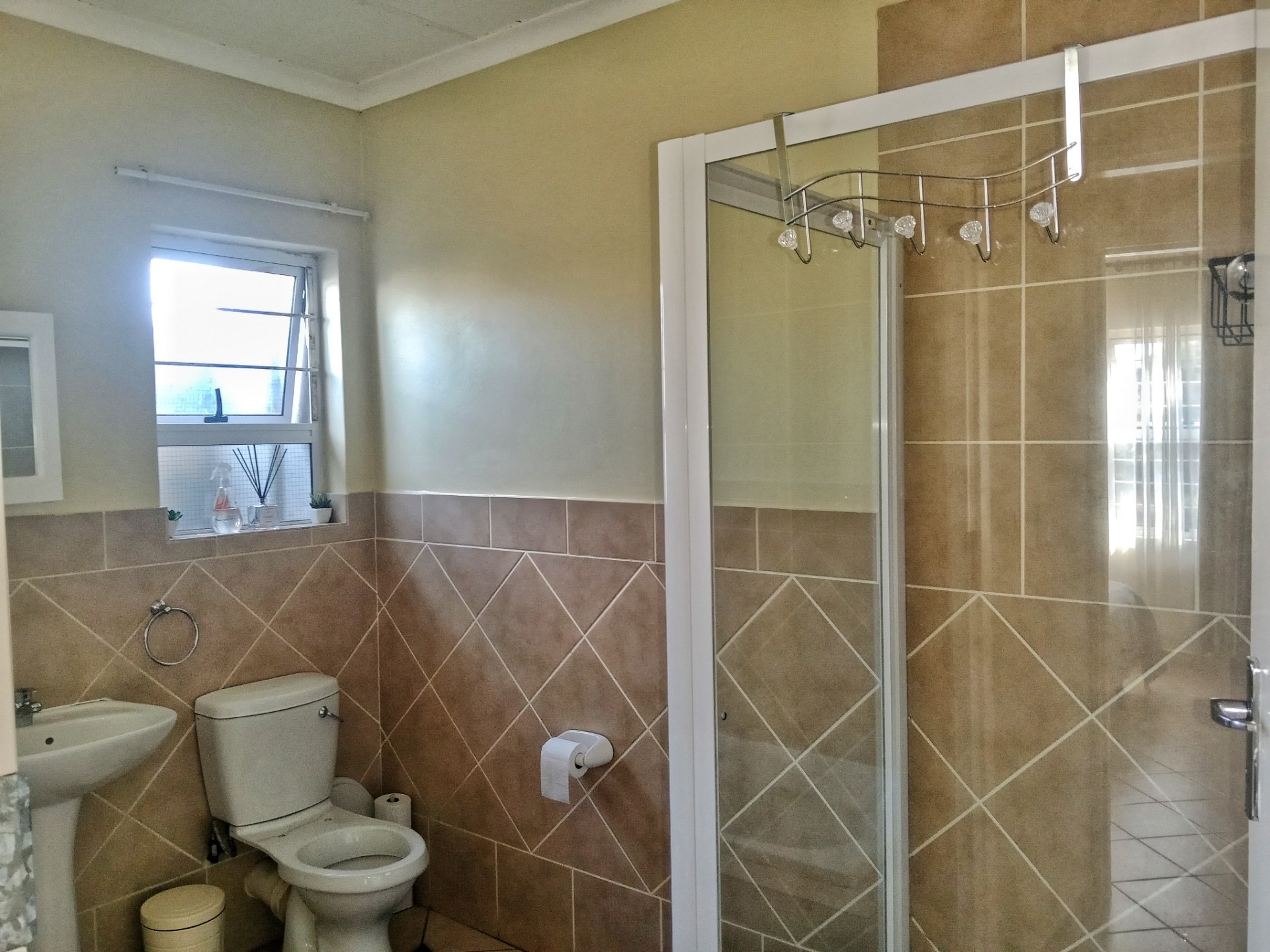 Modern 2 Bedroom Townhouse For Sale in Annlin, Pretoria