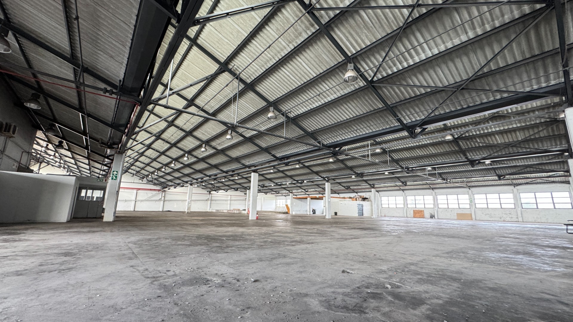 Neat and Secure 2 838m²  Industrial Warehouse To Let Paarden Eiland, Cape Town