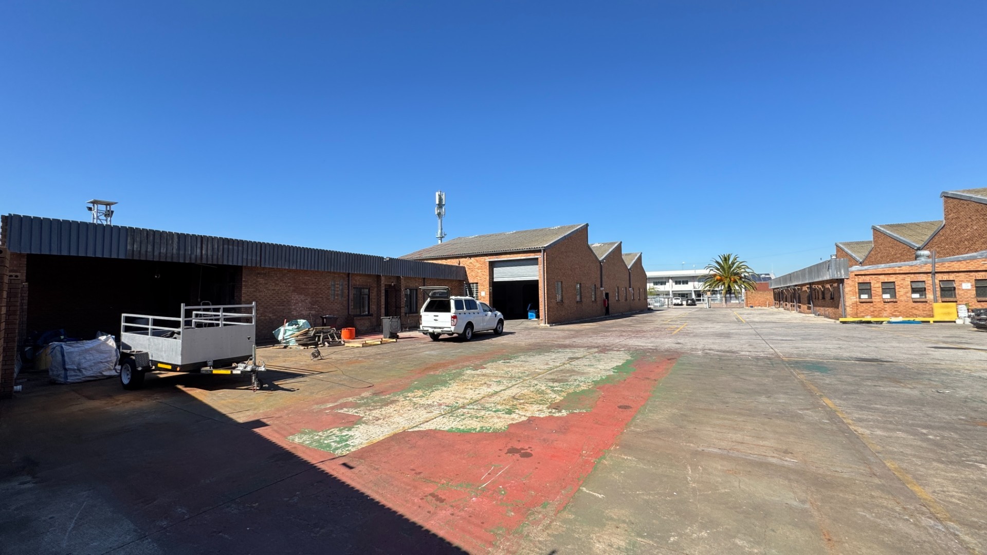 Neat and Secure 2500m² Industrial Warehouse with Large Yard To Let Montague Gardens, Cape Town