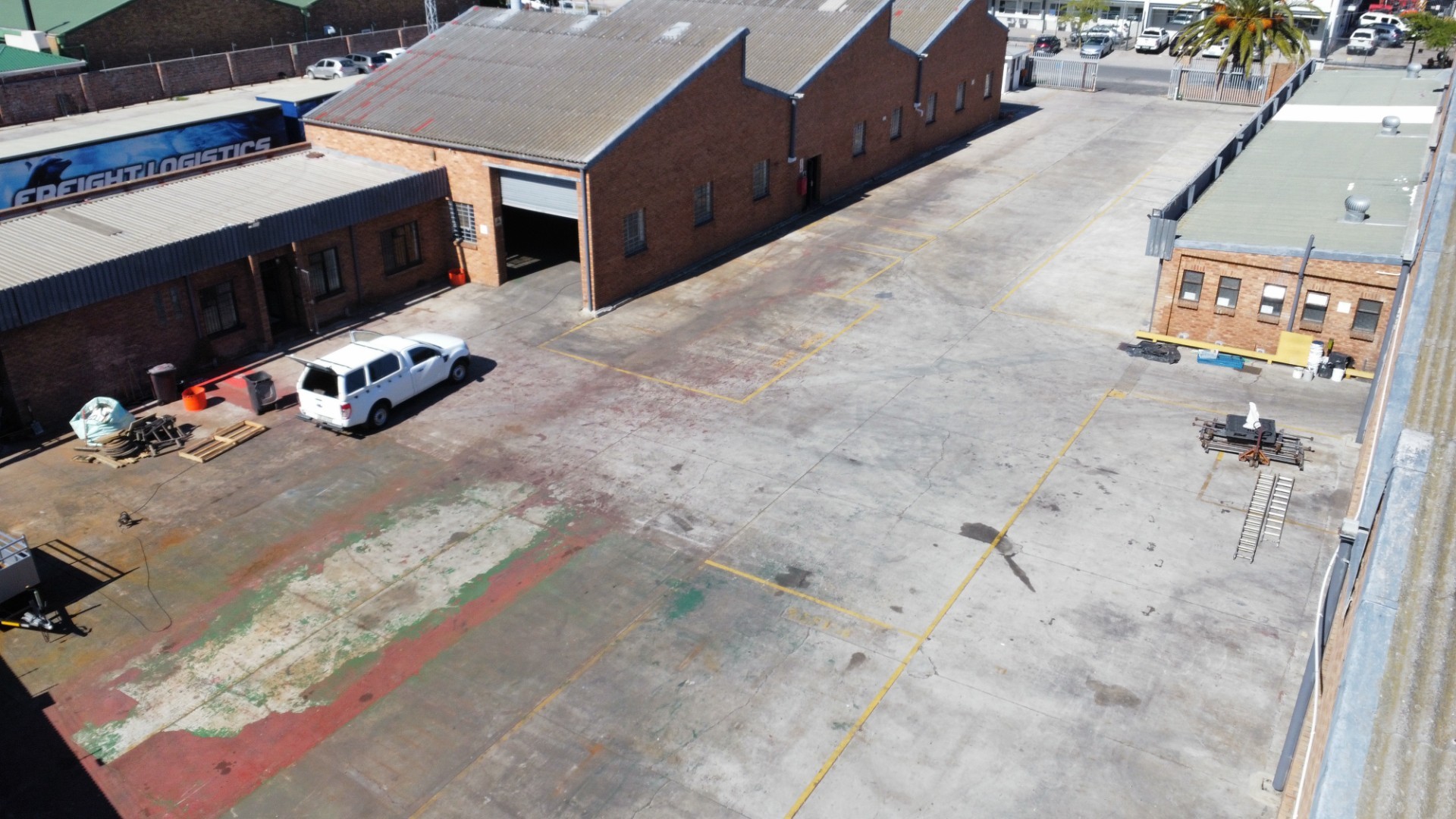 Neat and Secure 2500m² Industrial Warehouse with Large Yard To Let Montague Gardens, Cape Town