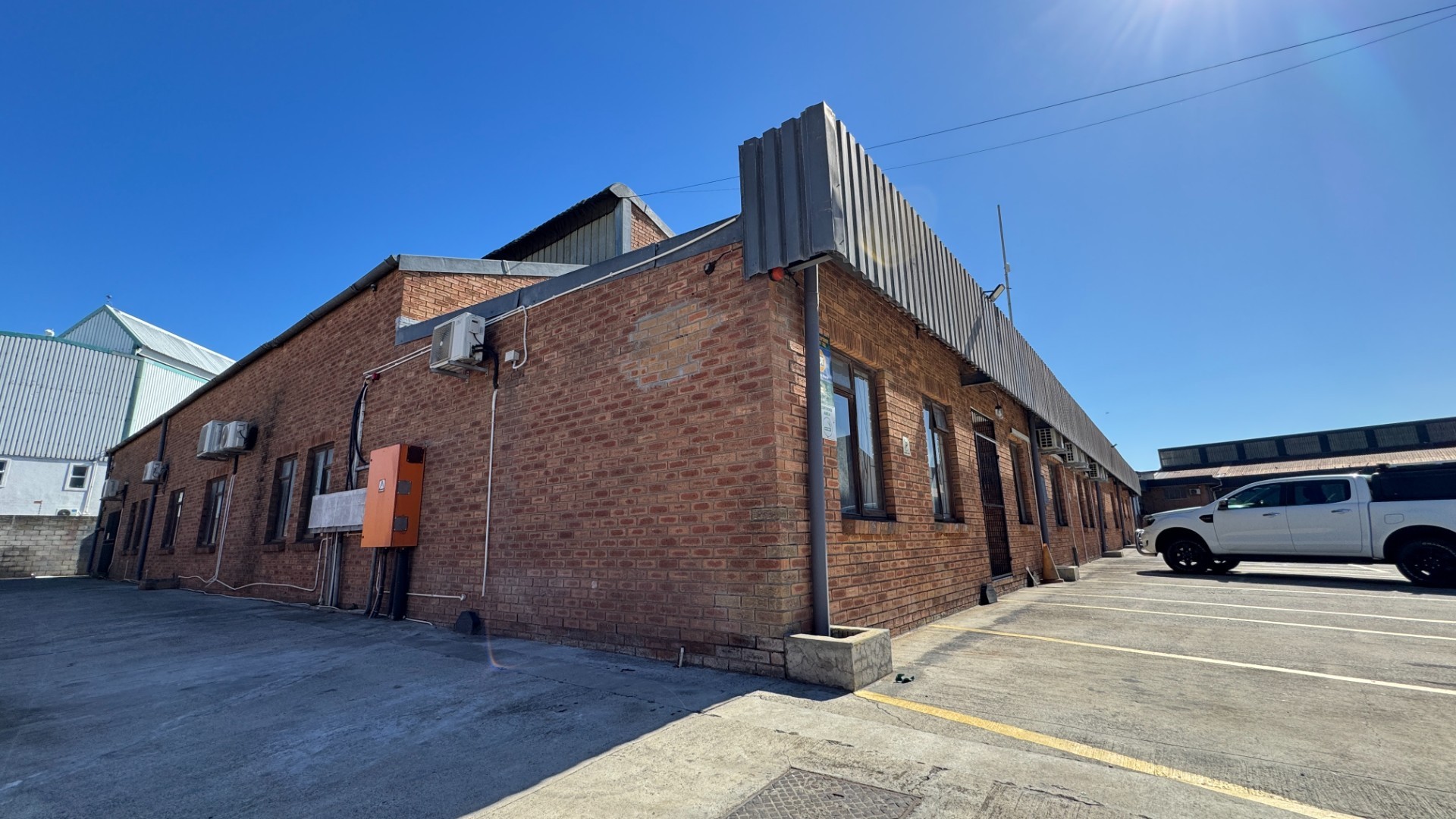 Neat and Secure 2500m² Industrial Warehouse with Large Yard To Let Montague Gardens, Cape Town