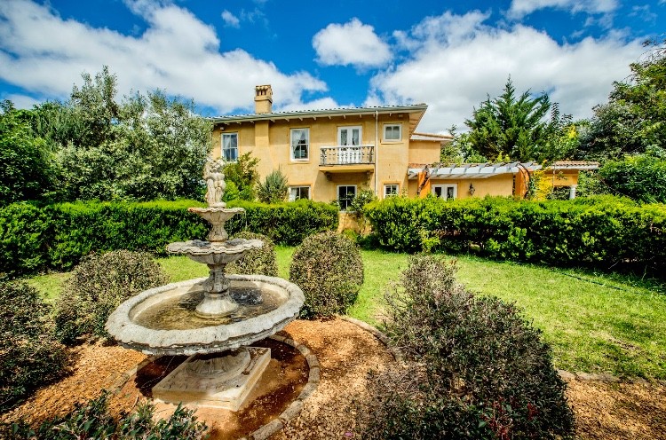 Villa For Sale with a wonderful setting against the Constantia Winelands