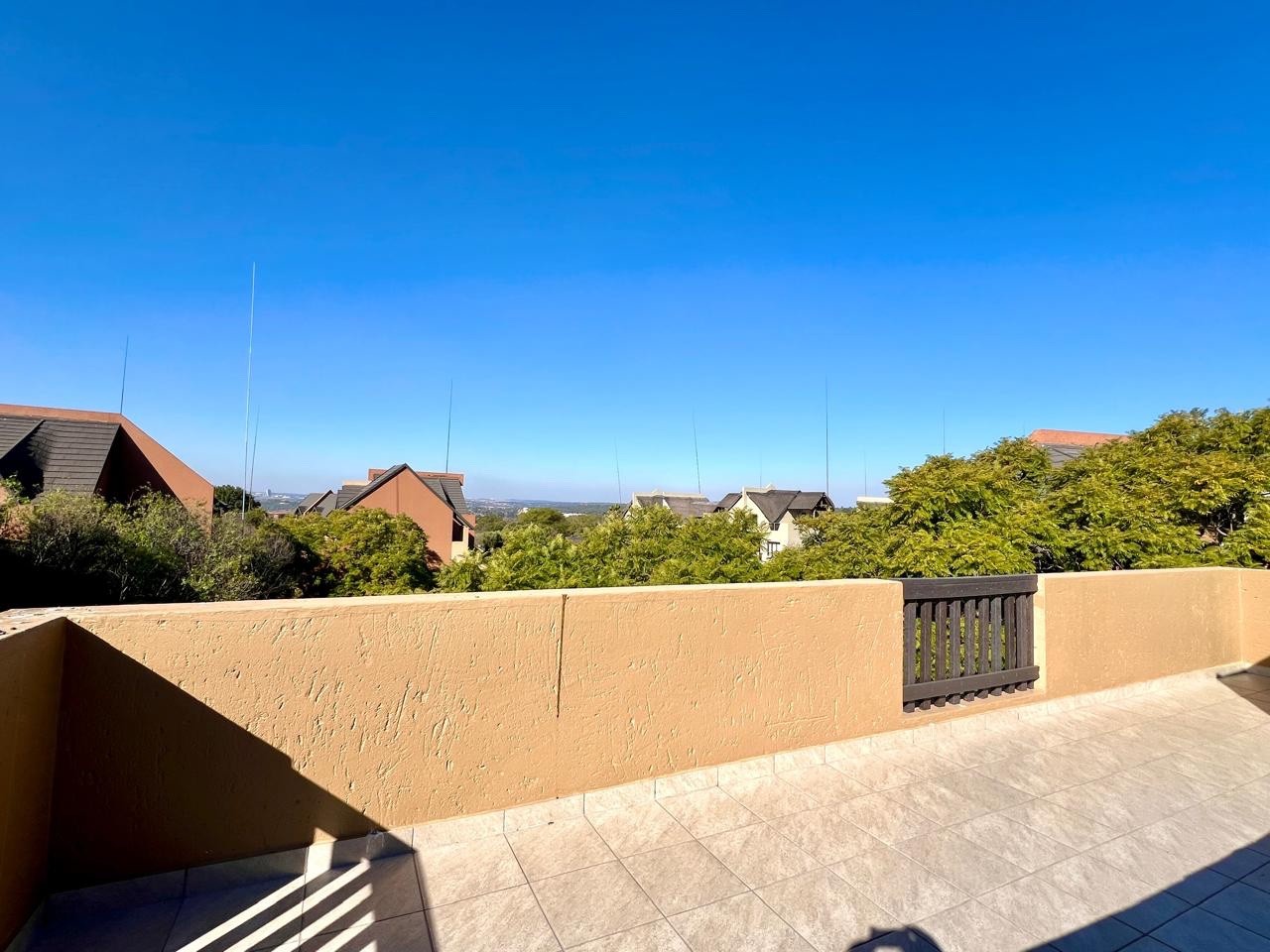 Apartment For Sale in Pineslopes, Lonehill, Sandton