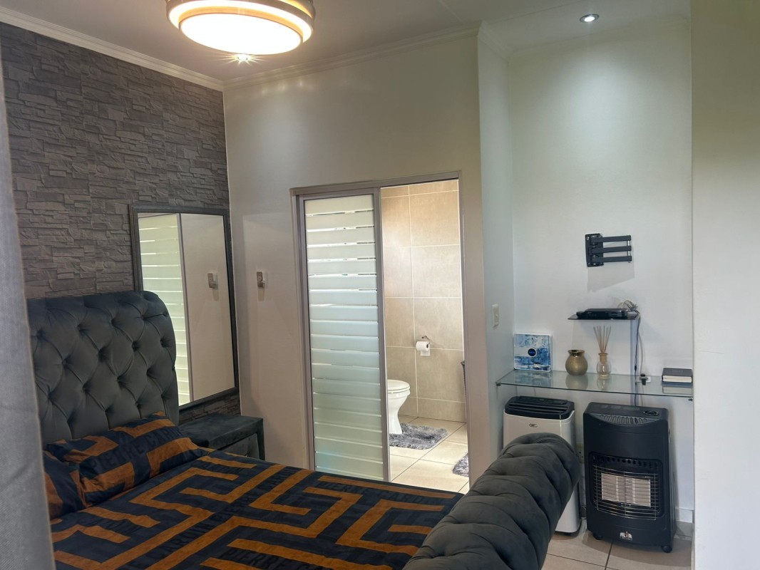 Modern 1 Bedroom Apartment- Lock up and Go