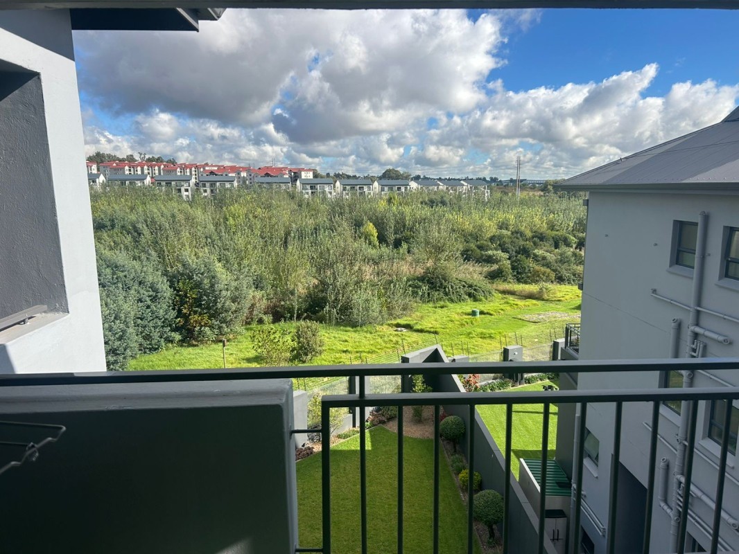 Modern 1 Bedroom Apartment- Lock up and Go