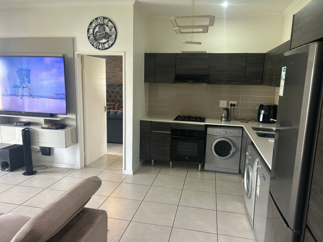 Modern 1 Bedroom Apartment- Lock up and Go