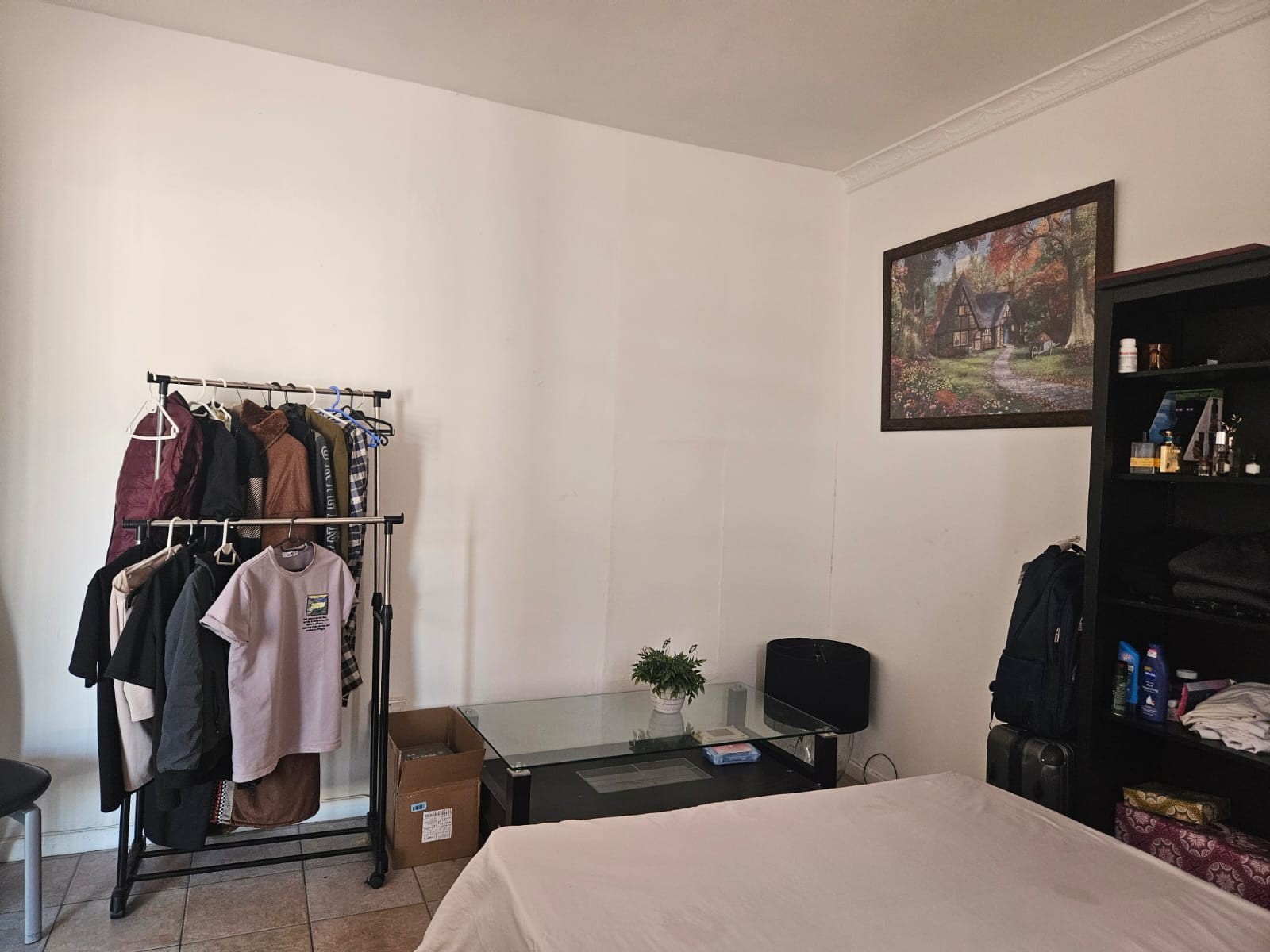 ROOM in a FAMILY HOME available for only one person to occupy. In Zonnebloem Cape Town
