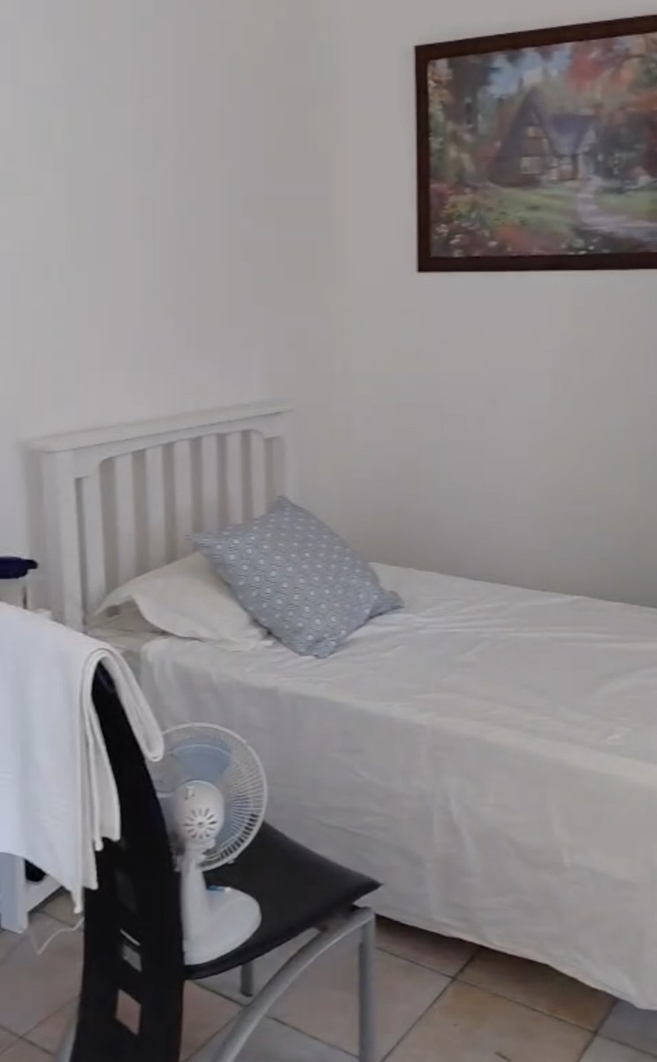 ROOM in a FAMILY HOME available for only one person to occupy. In Zonnebloem Cape Town