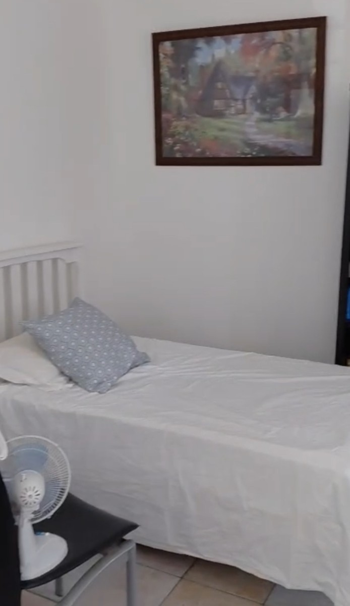 ROOM in a FAMILY HOME available for only one person to occupy. In Zonnebloem Cape Town
