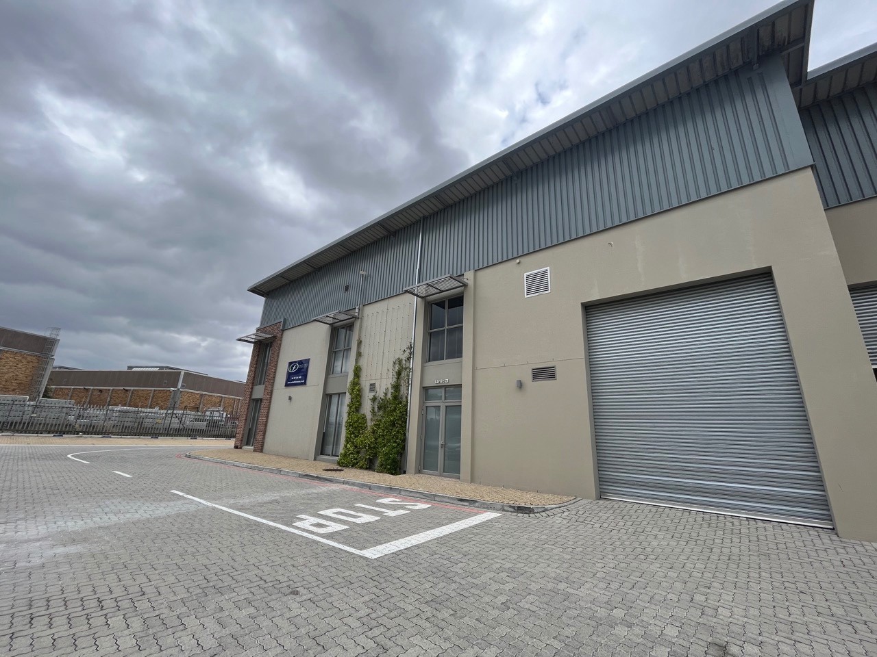 296m² Warehouse, Office TO LET | Brackengate Business Park | Brackenfell