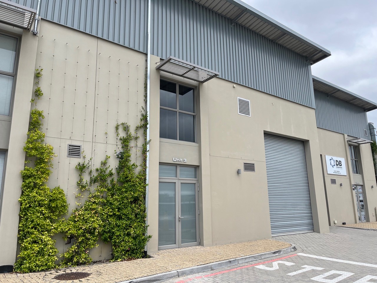 296m² Warehouse, Office TO LET | Brackengate Business Park | Brackenfell