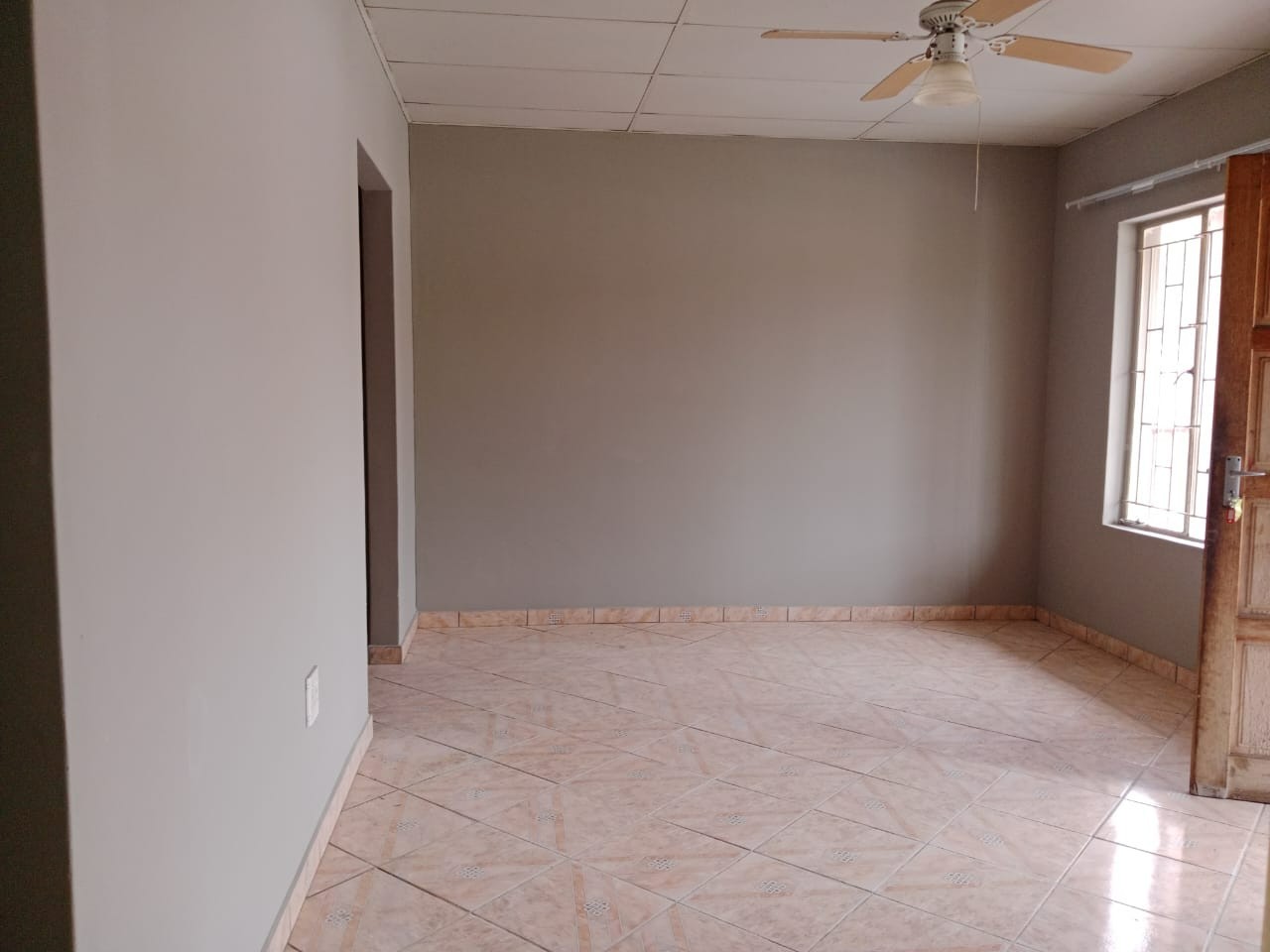 Two bedroom apartment available to rent in Kruger Street, Bo-Dorp