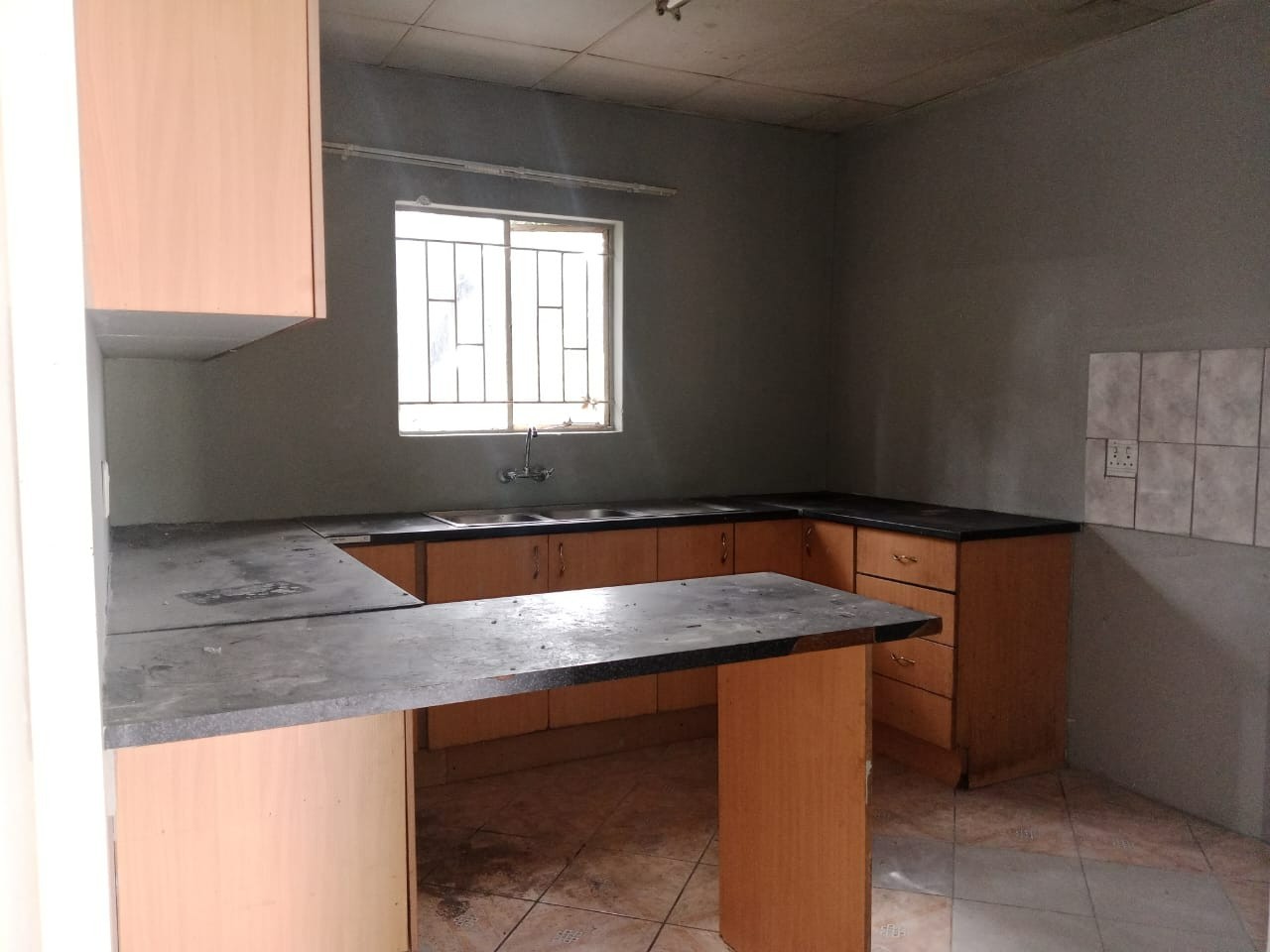 Two bedroom apartment available to rent in Kruger Street, Bo-Dorp