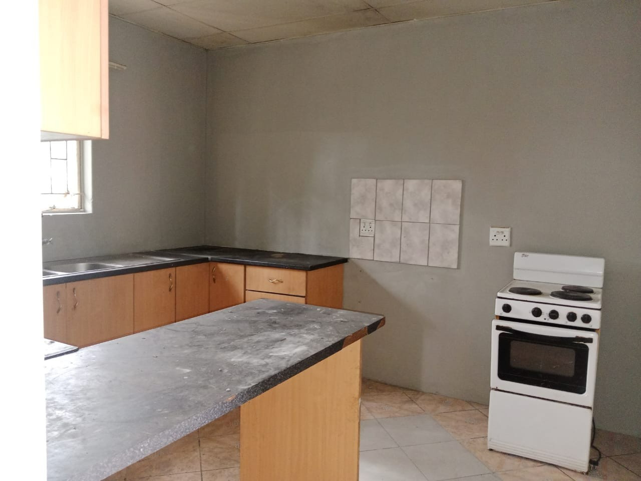 Two bedroom apartment available to rent in Kruger Street, Bo-Dorp